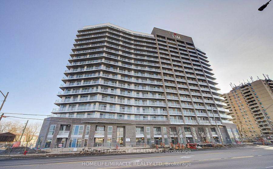 PRICED TO SELL ! Welcome to your new home in one of Stoney Creek's most sought after communities !