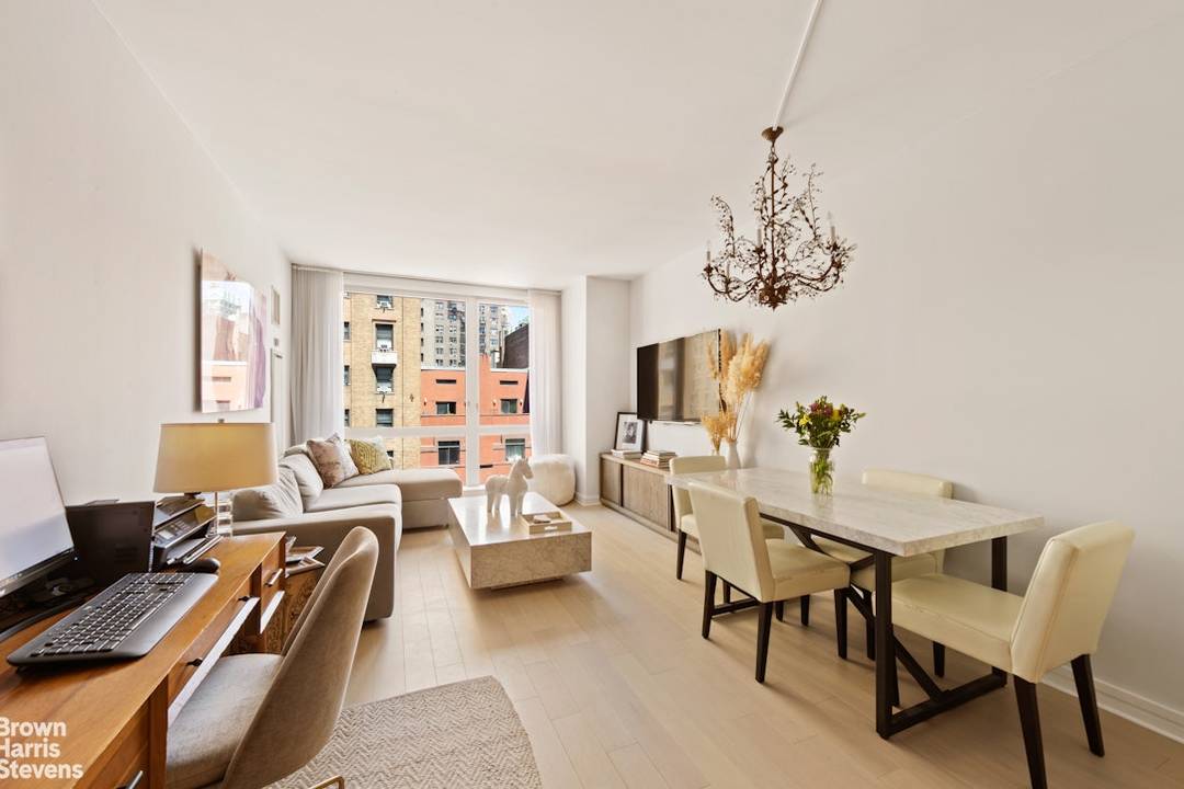 SPACIOUS AND QUIET This meticulous beautifully maintained residence sits on the 6th floor and enjoys natural light throughout the day with northern open city views.