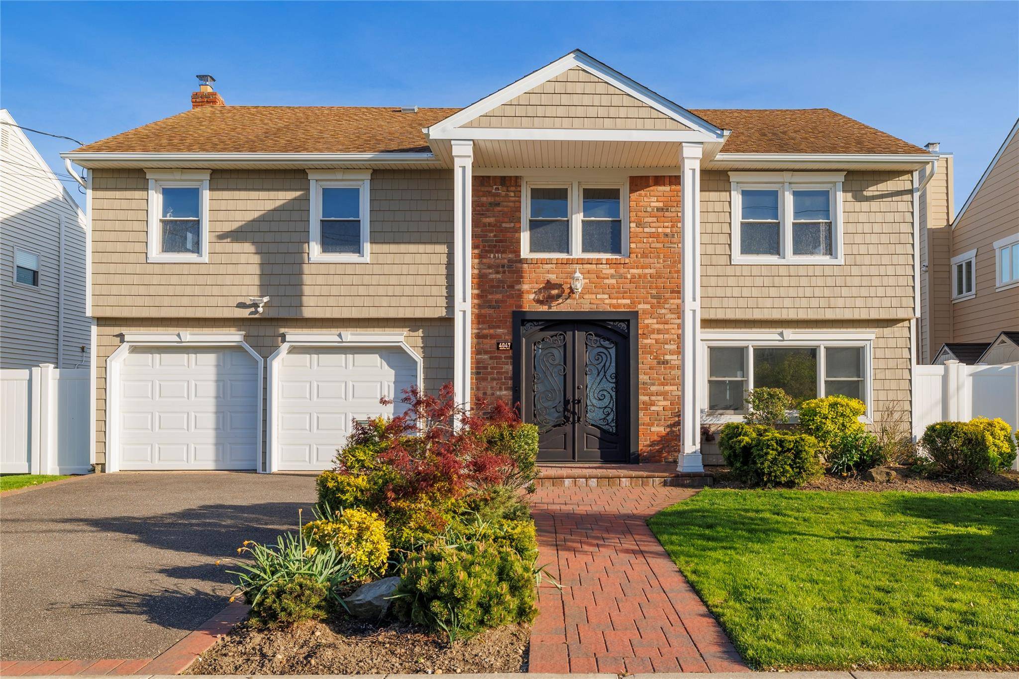 Welcome to this Stunning 4 5 Bedroom 2.