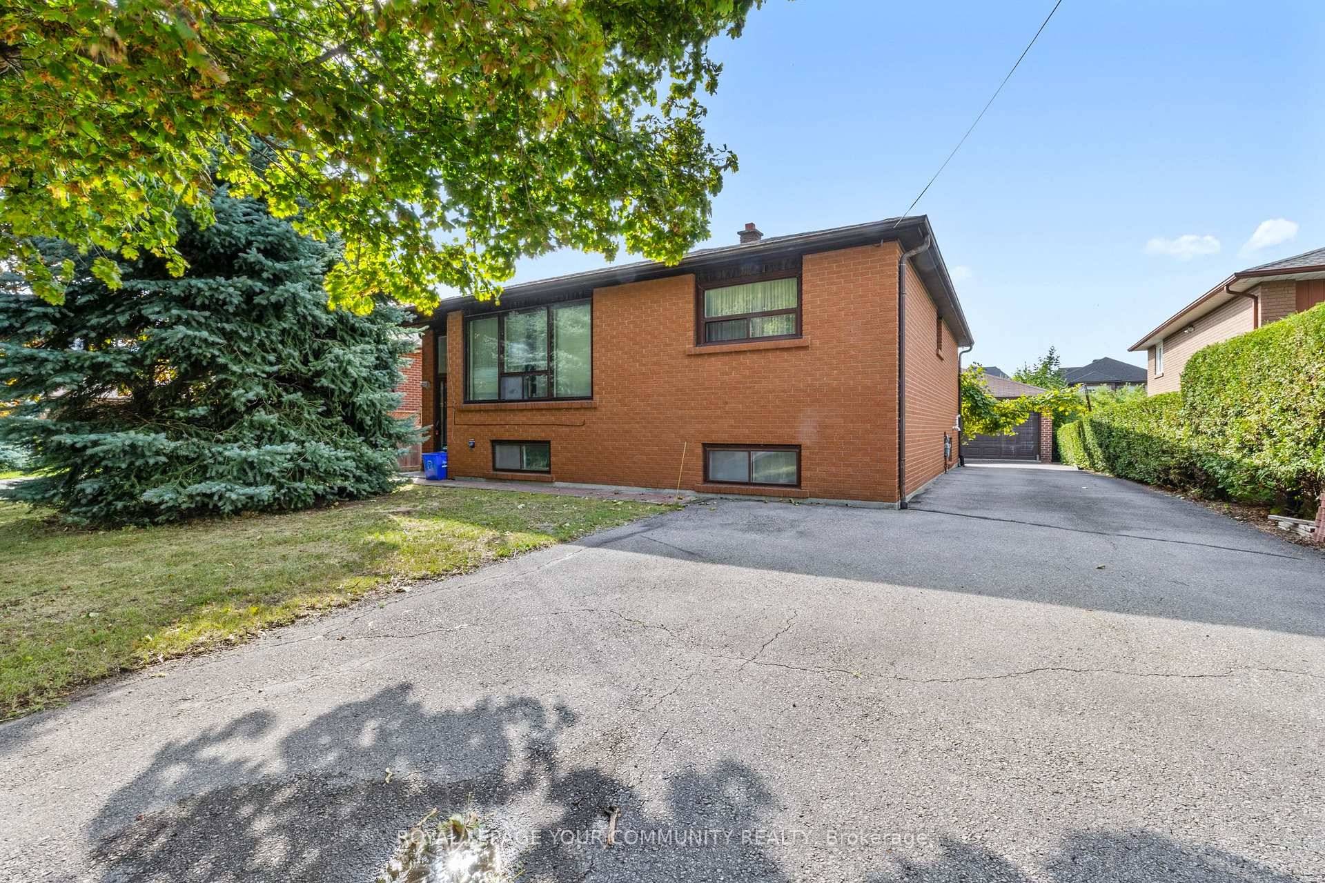 Welcome to this charming raised bungalow situated on a rare 50 x 226 ft lot in the prestigious Mill Pond neighborhood of Richmond Hill.