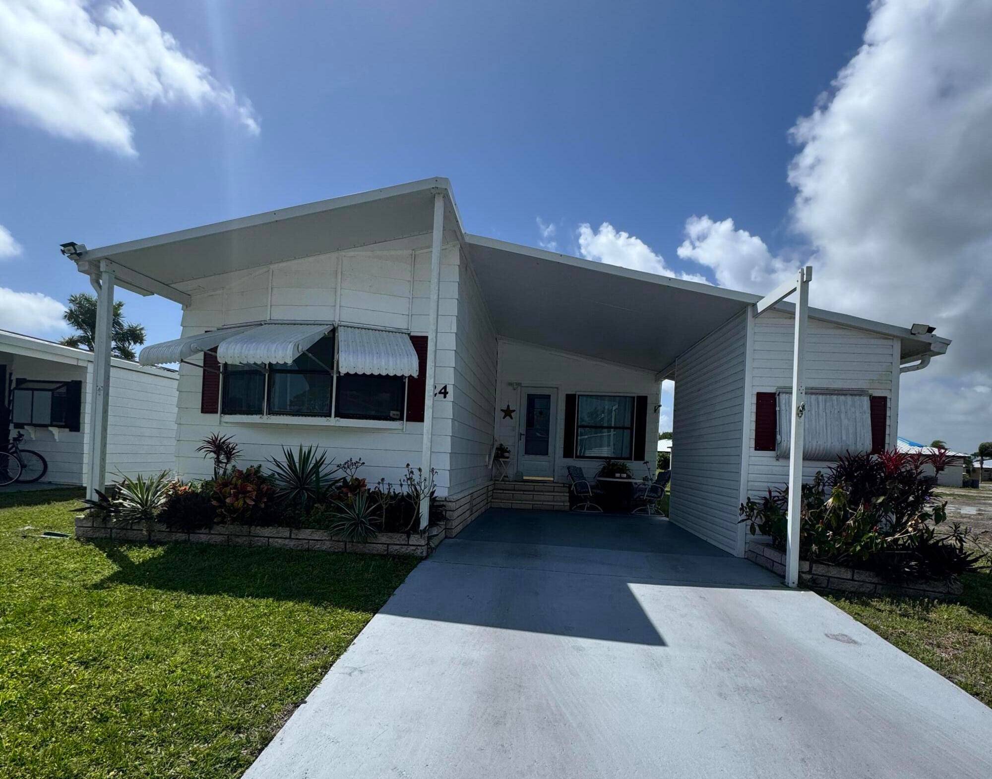Lovely 2 bedroom 2 bath home with lake view.