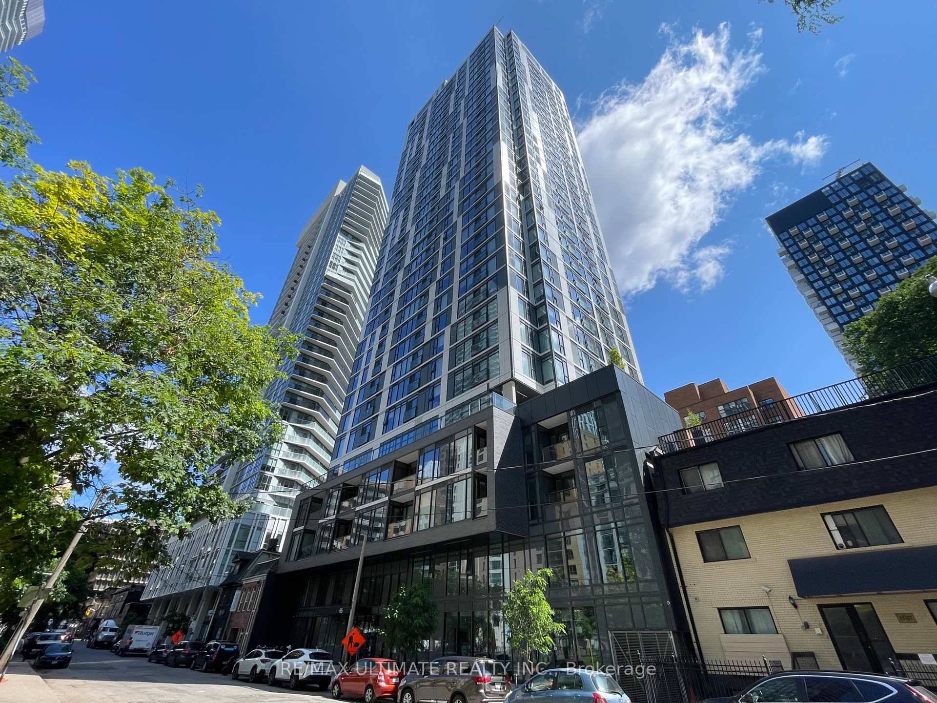 Luxury living in the heart of downtown !