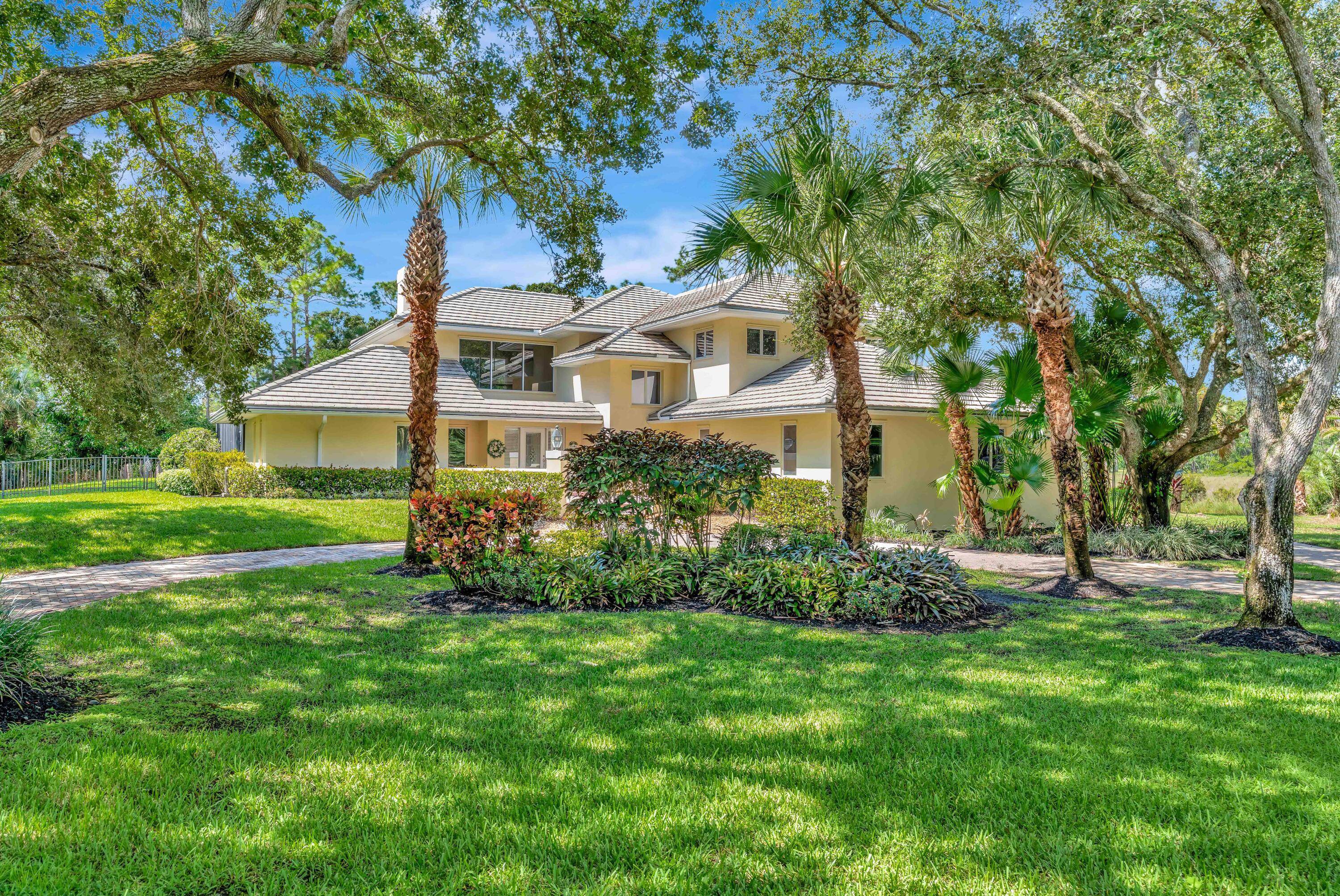 Jonathan's Landing at Old Trail in Ranch Colony is the ideal golf community.