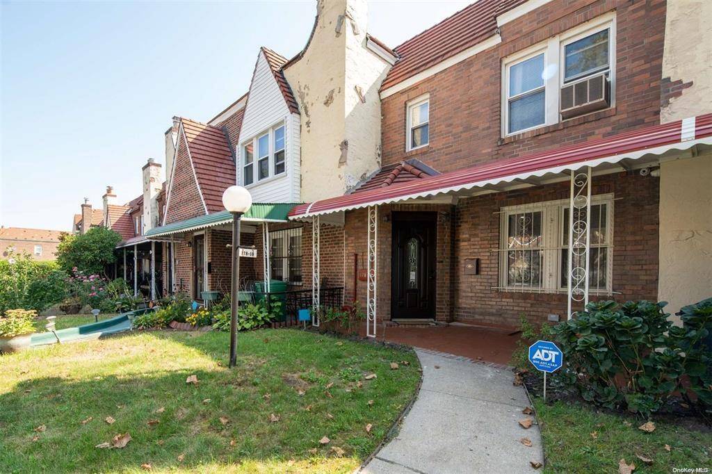 Well maintained brick one family home located in the heart of Saint Albans.