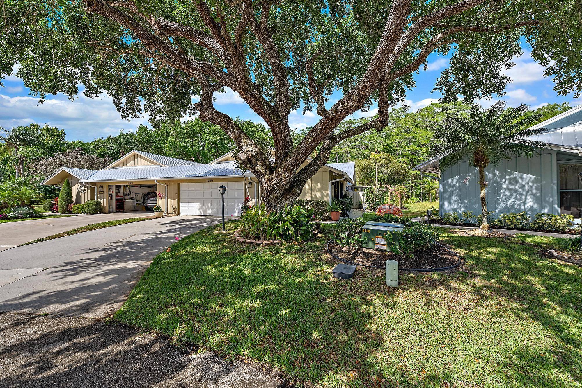 Welcome to 13182 SE Crooked Stick Ln in Eaglewood, Hobe Sound.