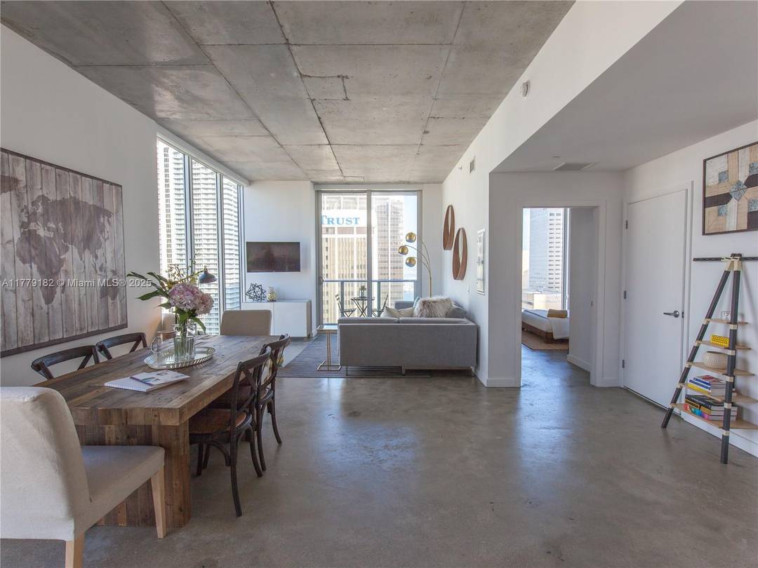 Investor Friendly 1 Bedroom in Downtown Miami s CENTRO Modern and stylish, this 1 bedroom condo in Downtown Miami s CENTRO is perfect for investors.