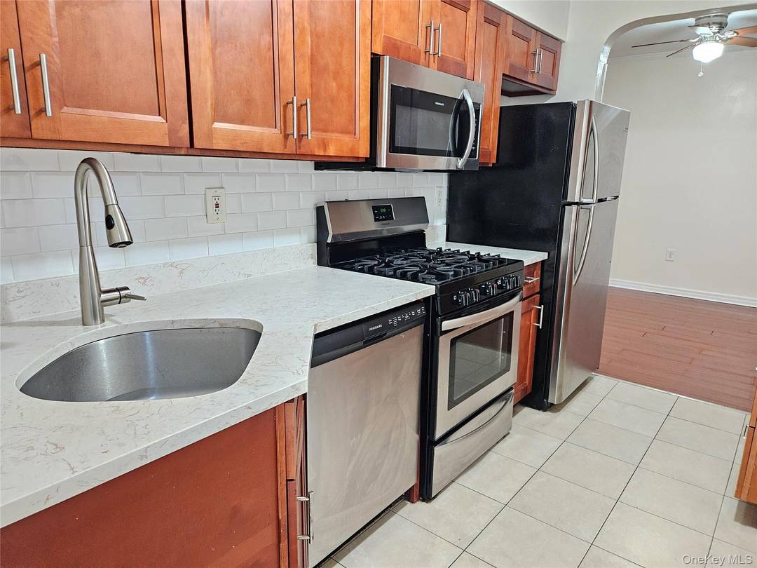 RENOVATED house style DUPLEX TWO Convertible THREE Bedrooms w WASHER and DRYER, BACKYARD, DISHWASHER, PARKING SPACE Available at extra cost within a 5 minutes' walk to Local buses Q17 amp ...