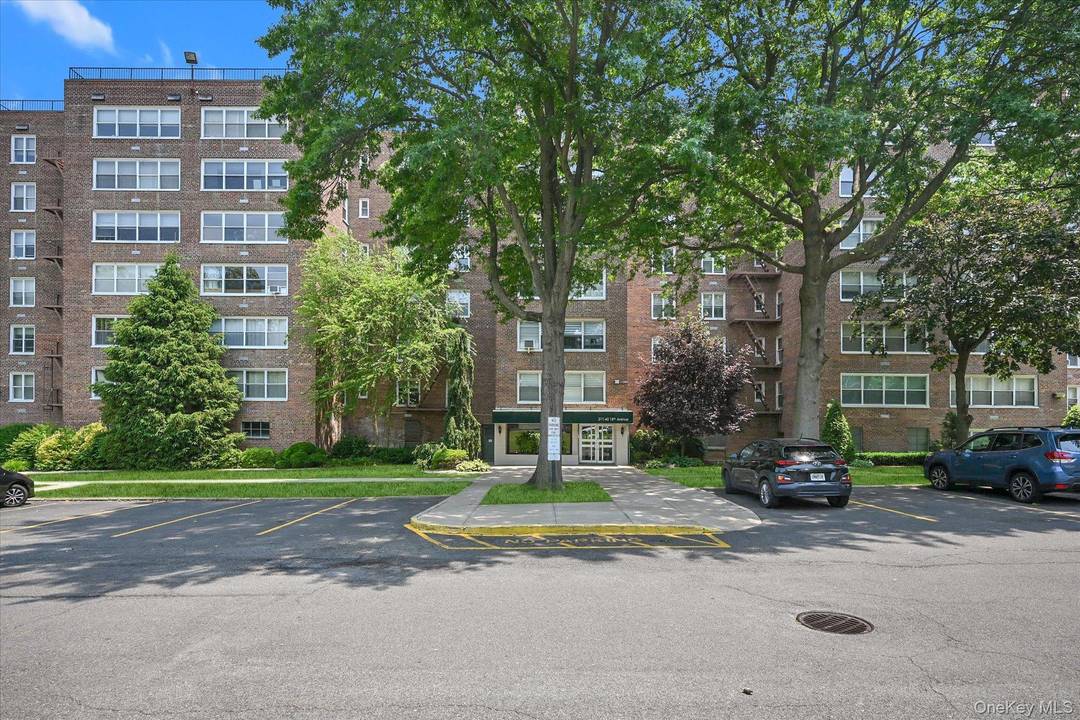 Bayside rarely available, beautifully renovated, bright and spacious 3 bedroom 2 bath 1500 sf corner unit.