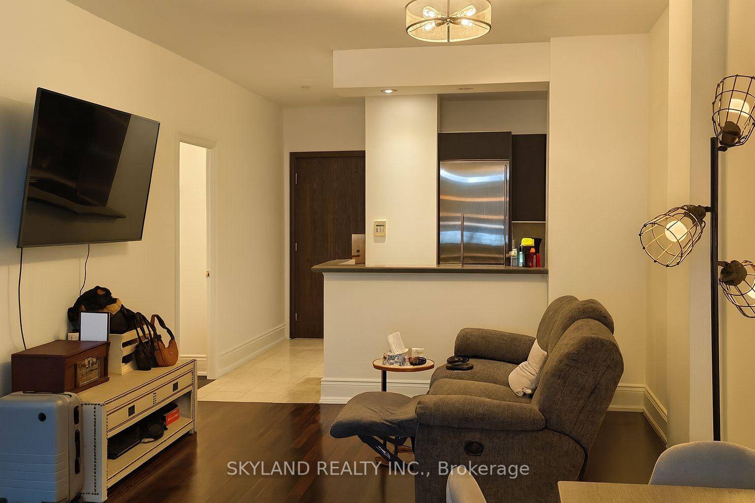 Enjoy fine Yorkville living in this bright, Very spacious thoughtfully laid out 1 bedroom featuring 9' ceilings, a true walk in closet, and an open balcony for your morning coffee.
