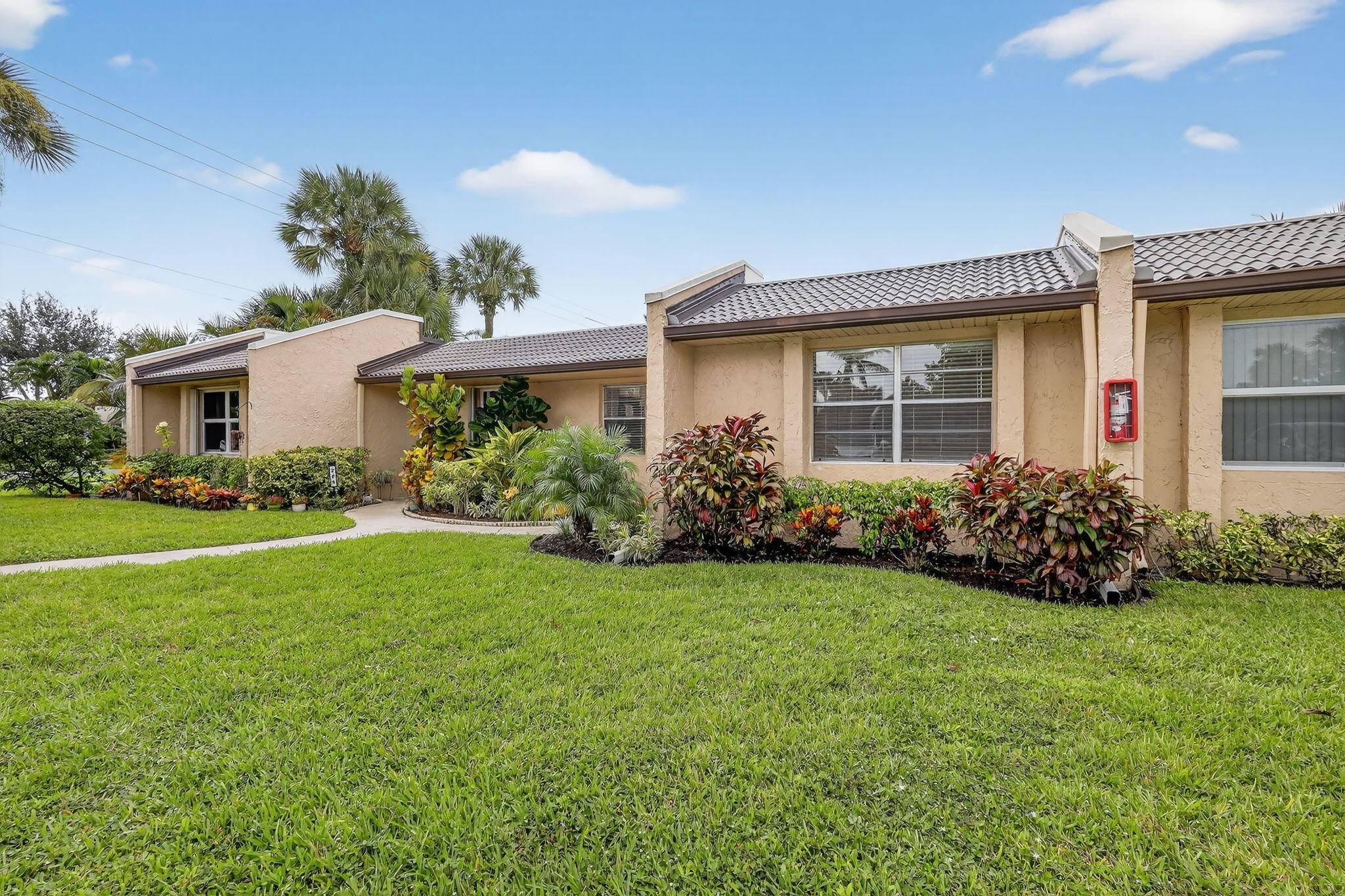 Completely remodeled 2 Bedroom, 2 Bath one story villa.