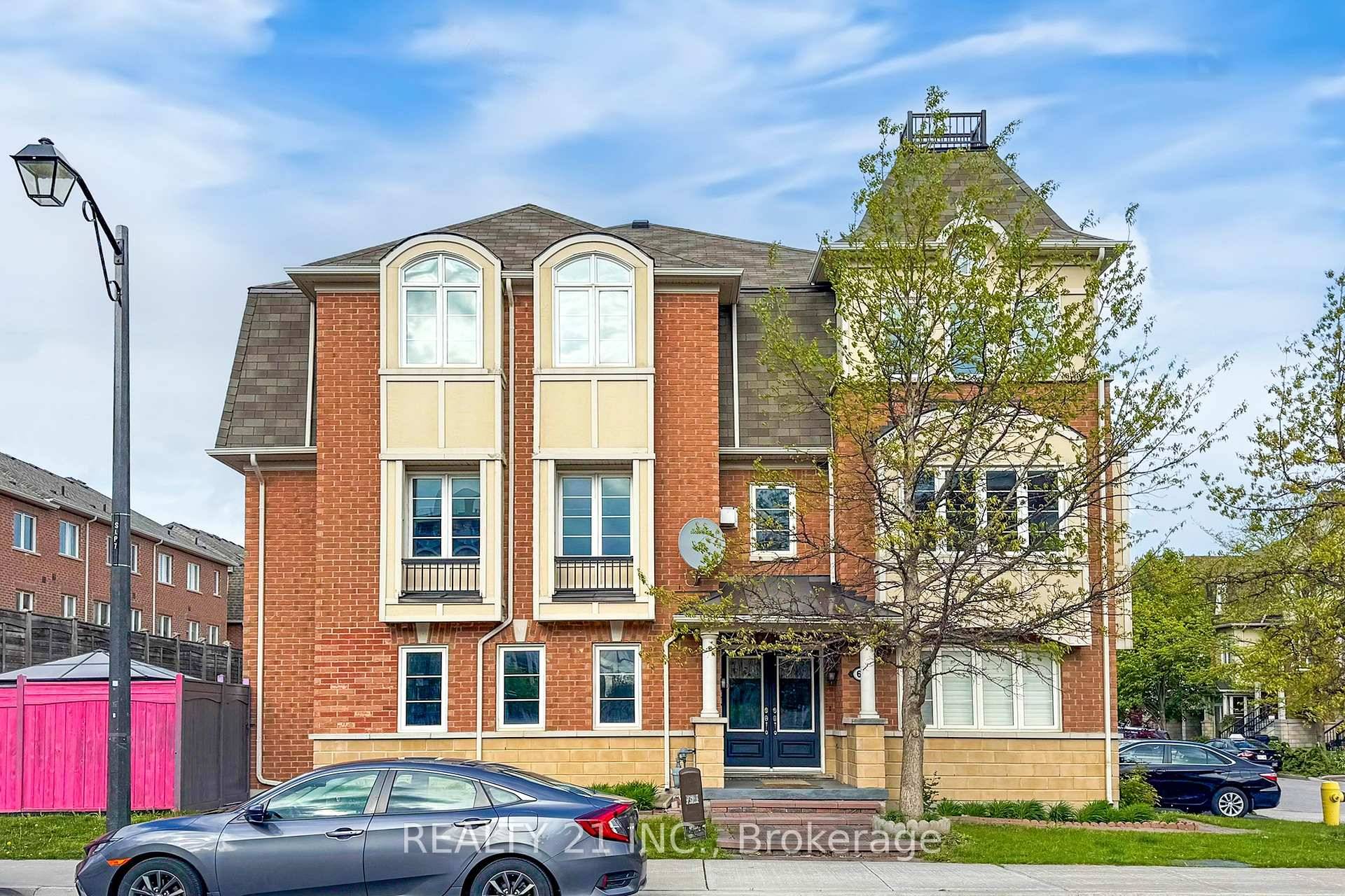 Absolute Showstopper In Clairlea Birchmount !