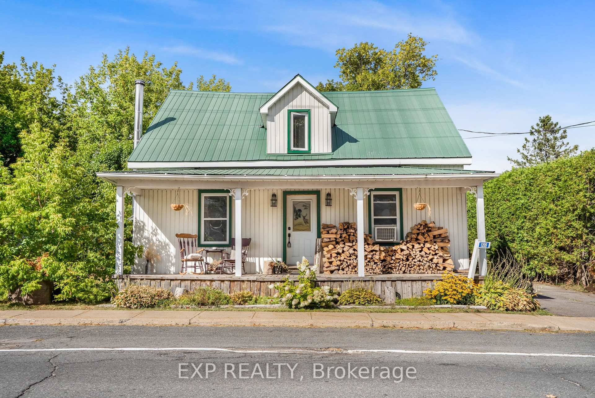Tucked away in the heart of the welcoming community of St Euge ne, this home is an ideal opportunity for first time buyers or anyone searching for a residence with ...