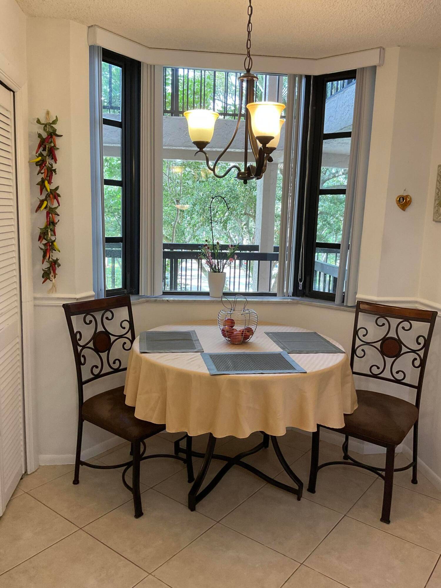 GATED COMMUNITY IN CENTRAL BOCA RATON SPACIOUS 2 2 WITH A PANORAMIC VIEWS OF GOLF COURSE GATED COMMUNITY WITH CLUBHOUSE POOL, SPA, GYM, SAUNA AND ACTIVITIES CENTRAL LOCATION NEAR GREAT ...