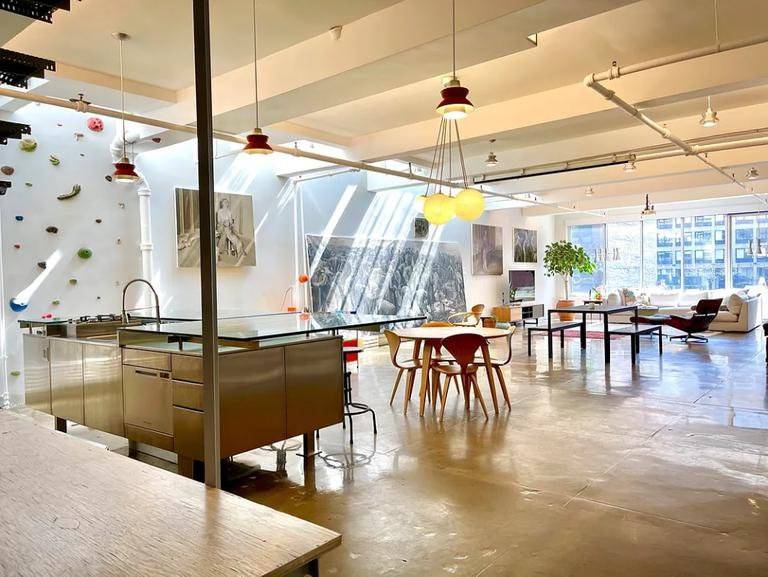 Soho 1975 ReduxThis Chelsea artist loft is not only a unique gem but also arguably one of the best deals in Manhattan for its square footage.