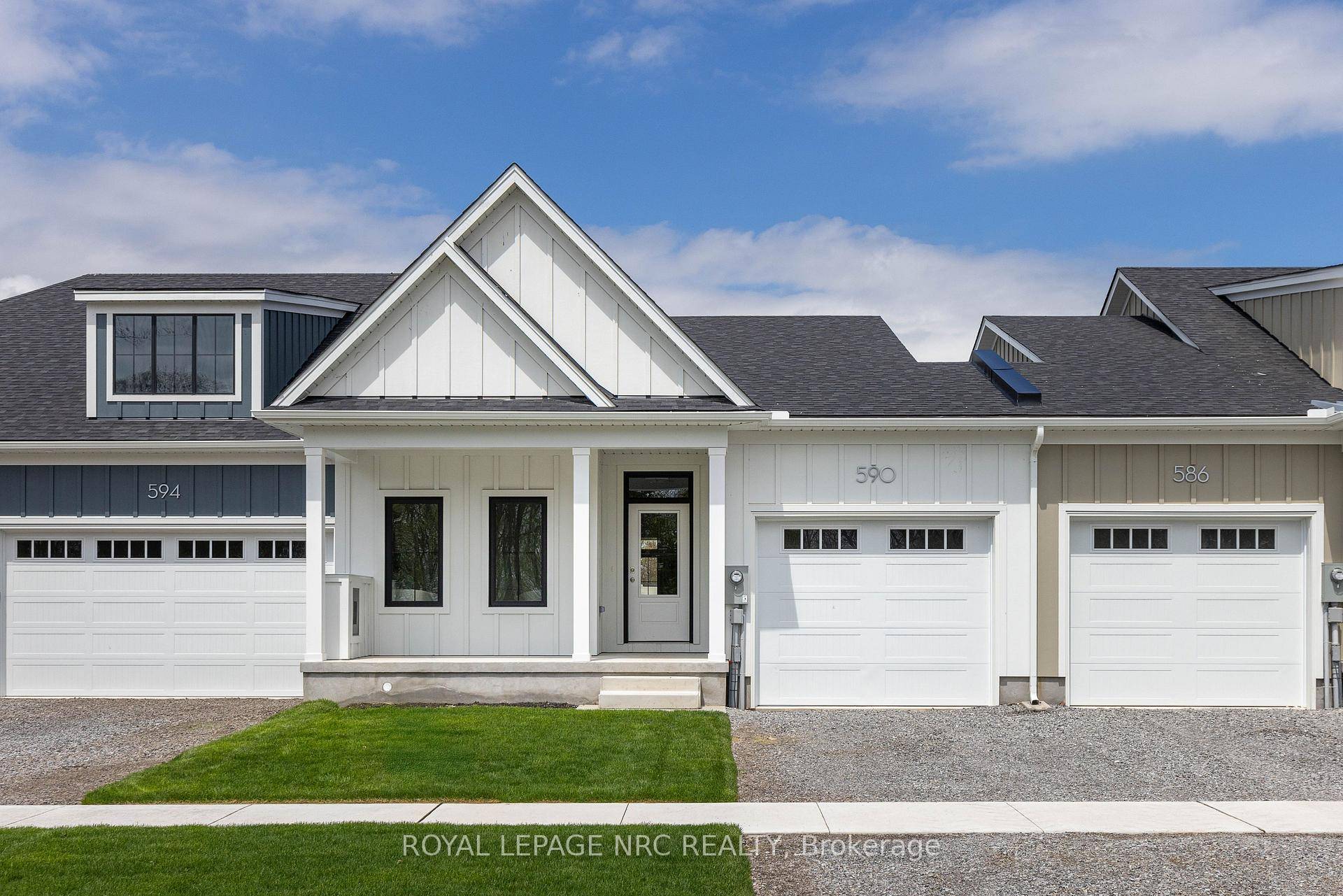 Welcome to Harbourtown Village at Waverly Beach an upscale, lakeside community by award winning Silvergate Homes, proudly building in Niagara for 40 years.