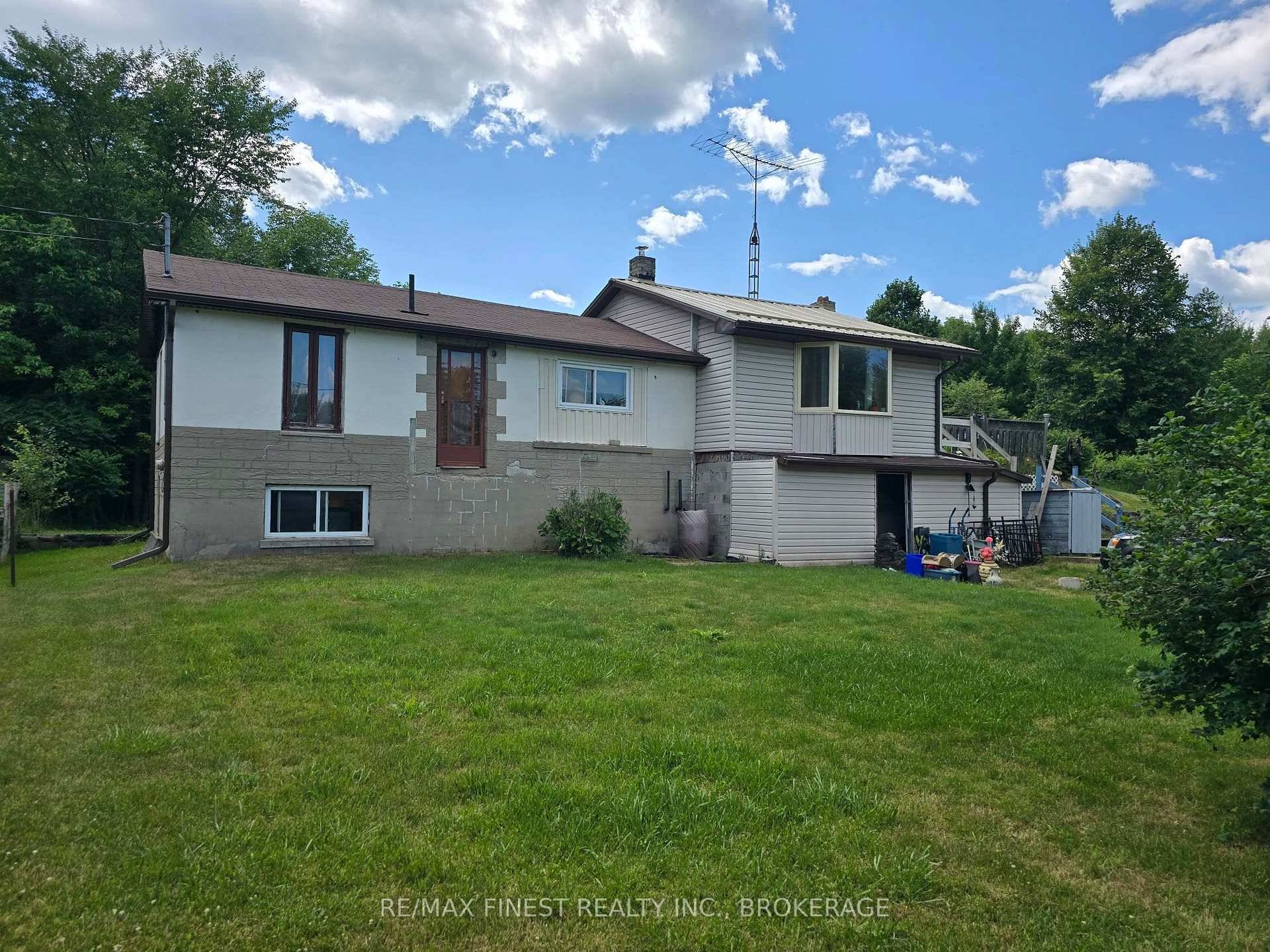 Whether you're looking for your first home, downsizing, or searching for an investment property, this 3 bedroom, 1 bathroom raised bungalow offers great potential at an affordable price point.