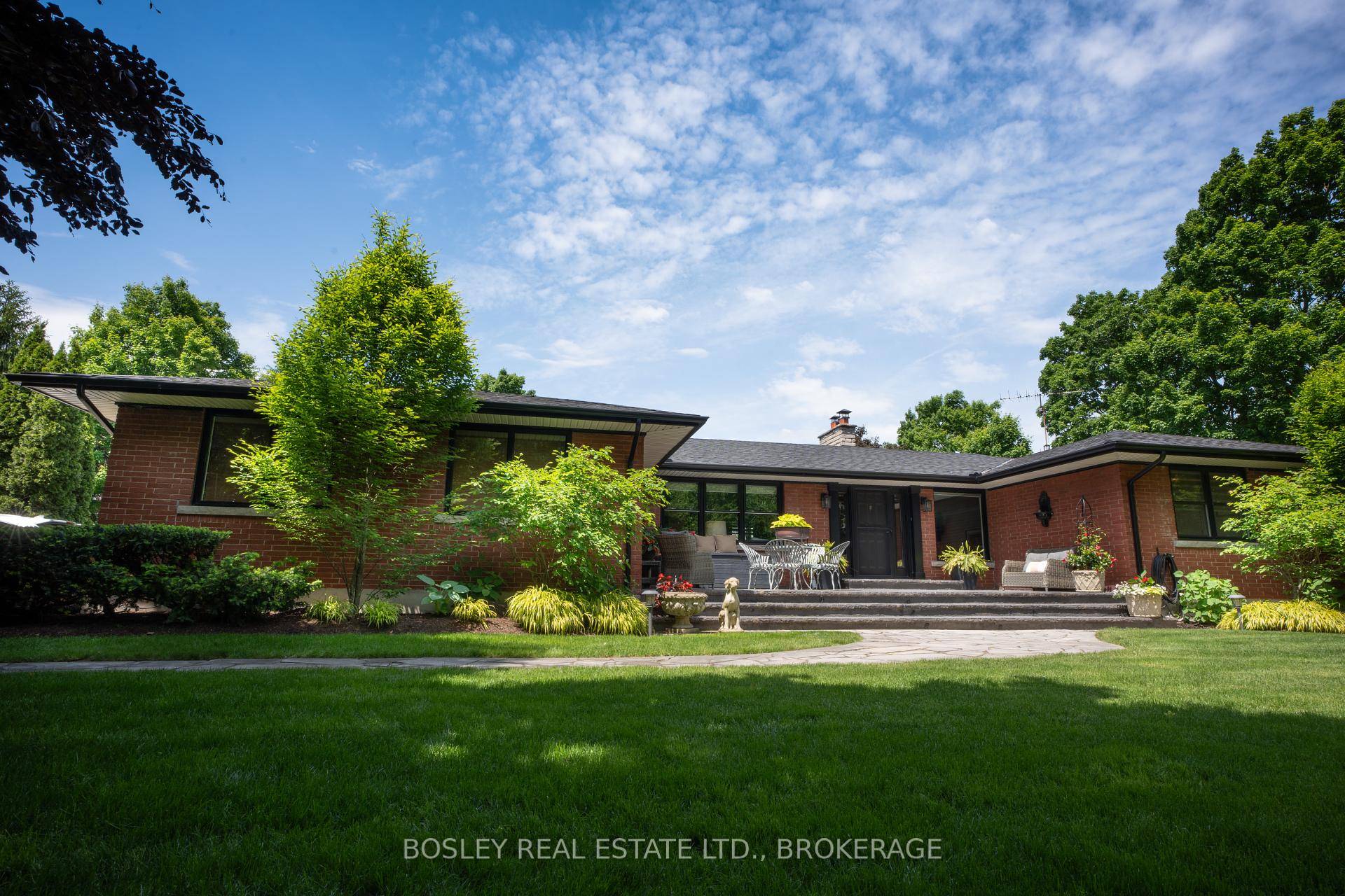 Welcome to 14796 Niagara River Parkway.