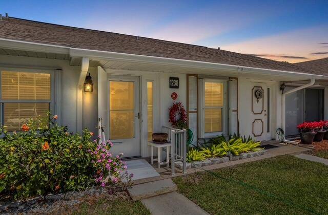 Carefree Coastal Living in a 55 Guad Gated Community !