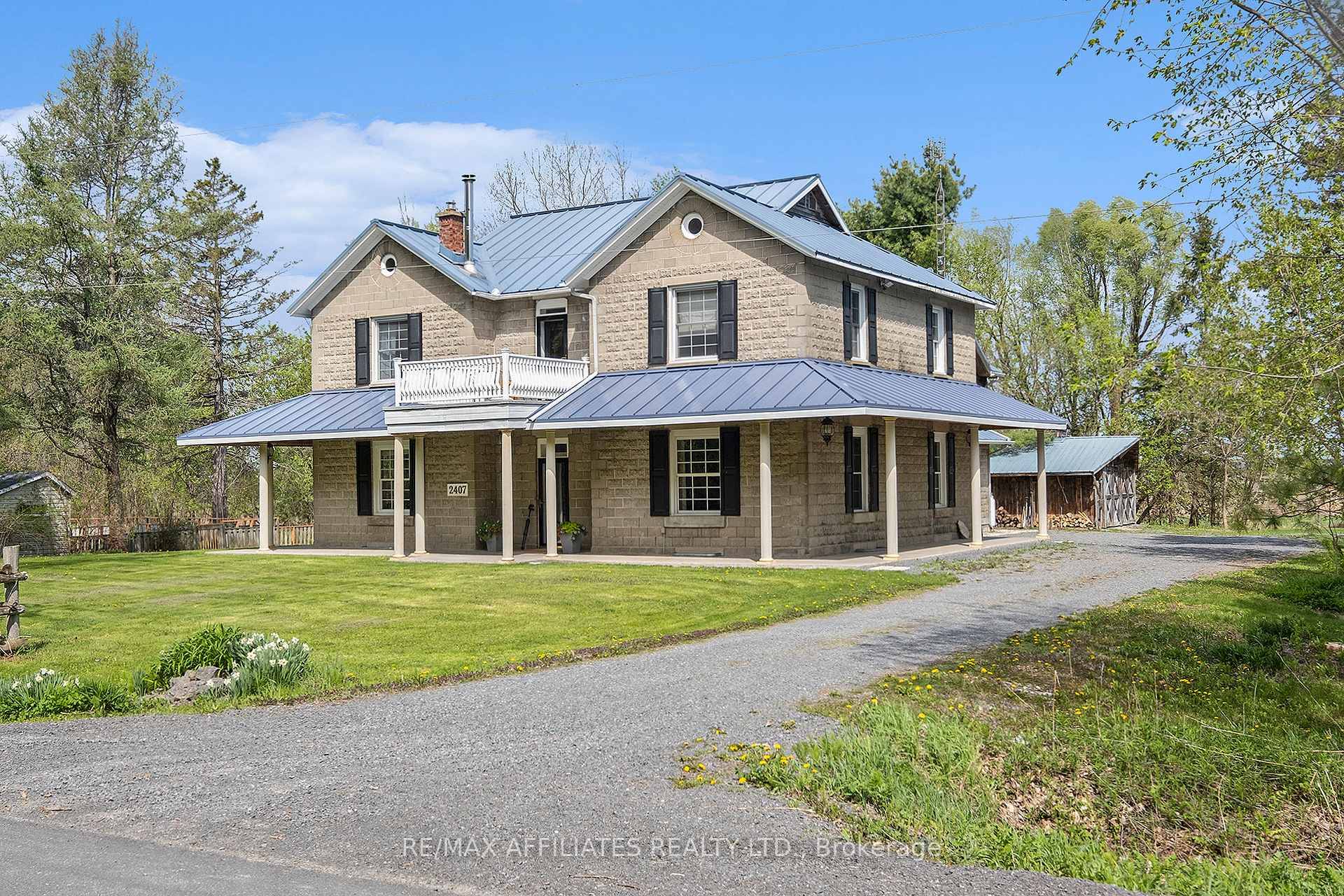 Charming Century Farmhouse on 4.