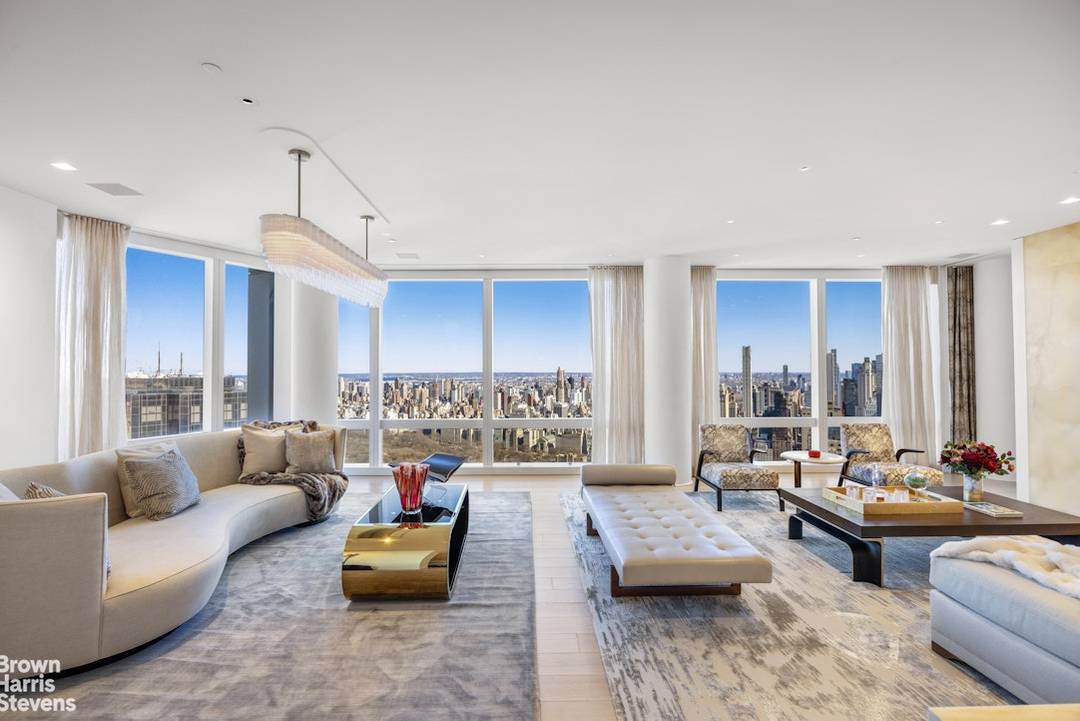 Exceptional Duplex Residence at the Iconic One Central Park Welcome to a rare opportunity to own a spectacular, newly renovated duplex home in one of the most prestigious buildings on ...
