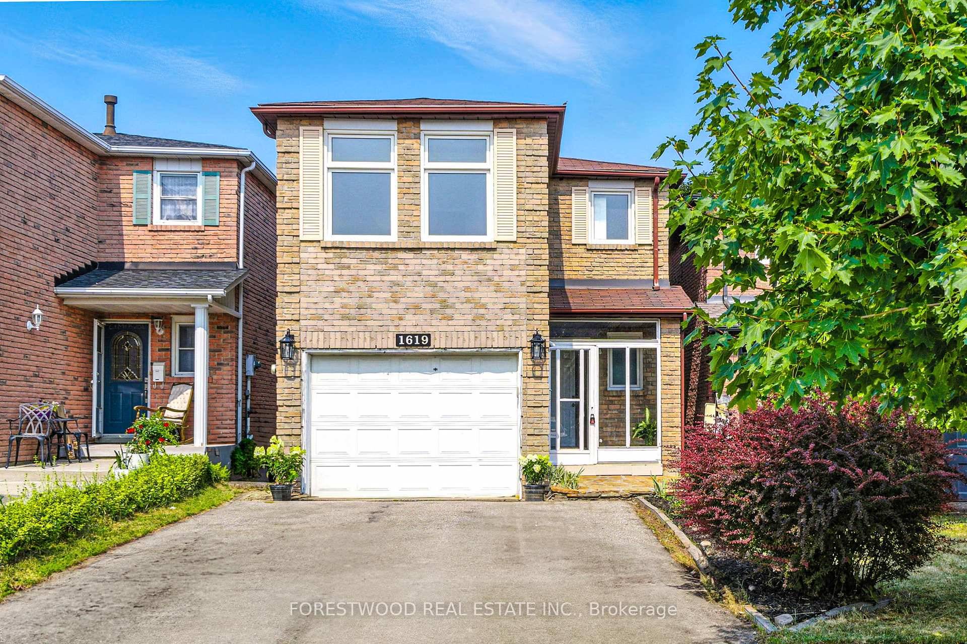 Solid Four Bedroom Home Located In Very Desirable Rockwood Village Area Just Walking Distance To All Amenities And Public Transportation, Close To Etobicoke Border Features Custom Kitchen With Quartz Counter ...
