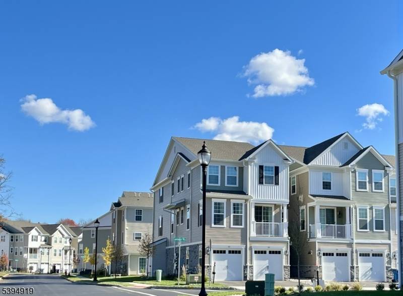 Just 12 min from Summit Train Station, this elegant brand new construction townhouse of the Hills at Warren is a must see.