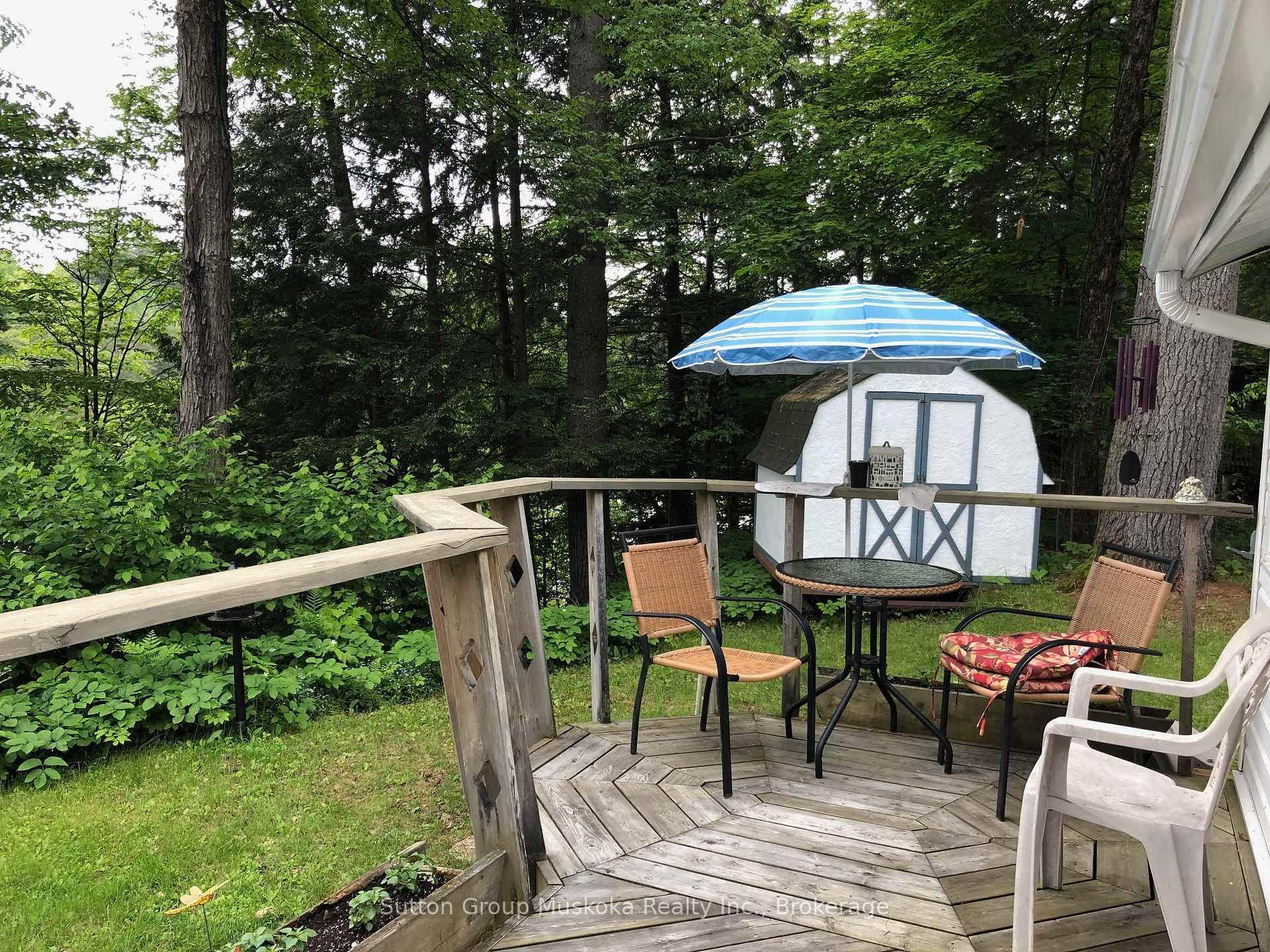 This quaint and charming cottage has a fabulous view of the waterfalls and dam in the centre of the Village of Port Sydney.