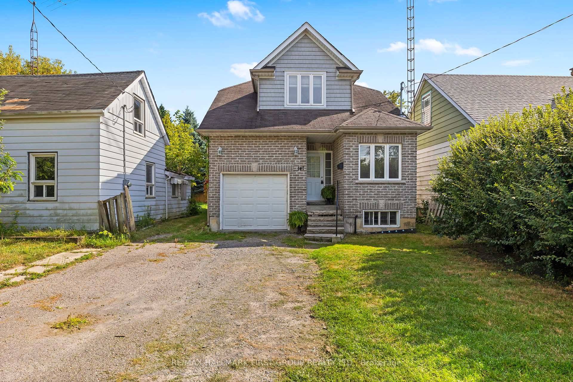 Welcome to this spacious and versatile home located in a family friendly neighbourhood of Oshawa.