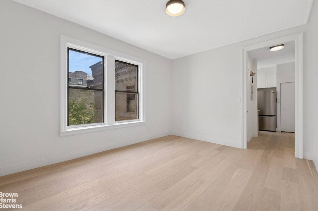 SPONSOR UNIT ! RENOVATED ON BEDROOM CONDO LOW MONTHLIES First time buyers eligible for 7, 500 closing credit through Citibank.