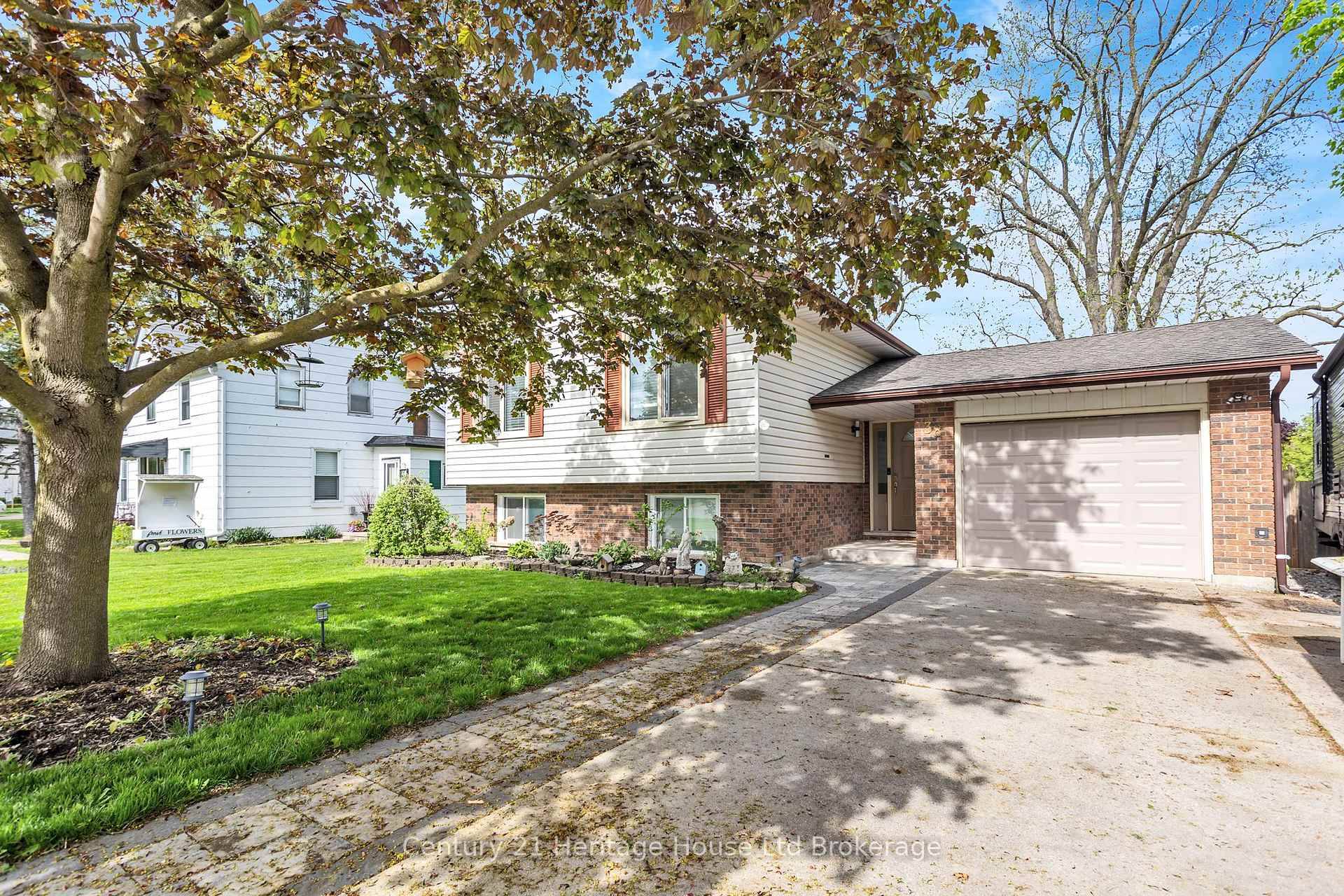 This raised bungalow in the quiet town of Norwich has so much to offer !
