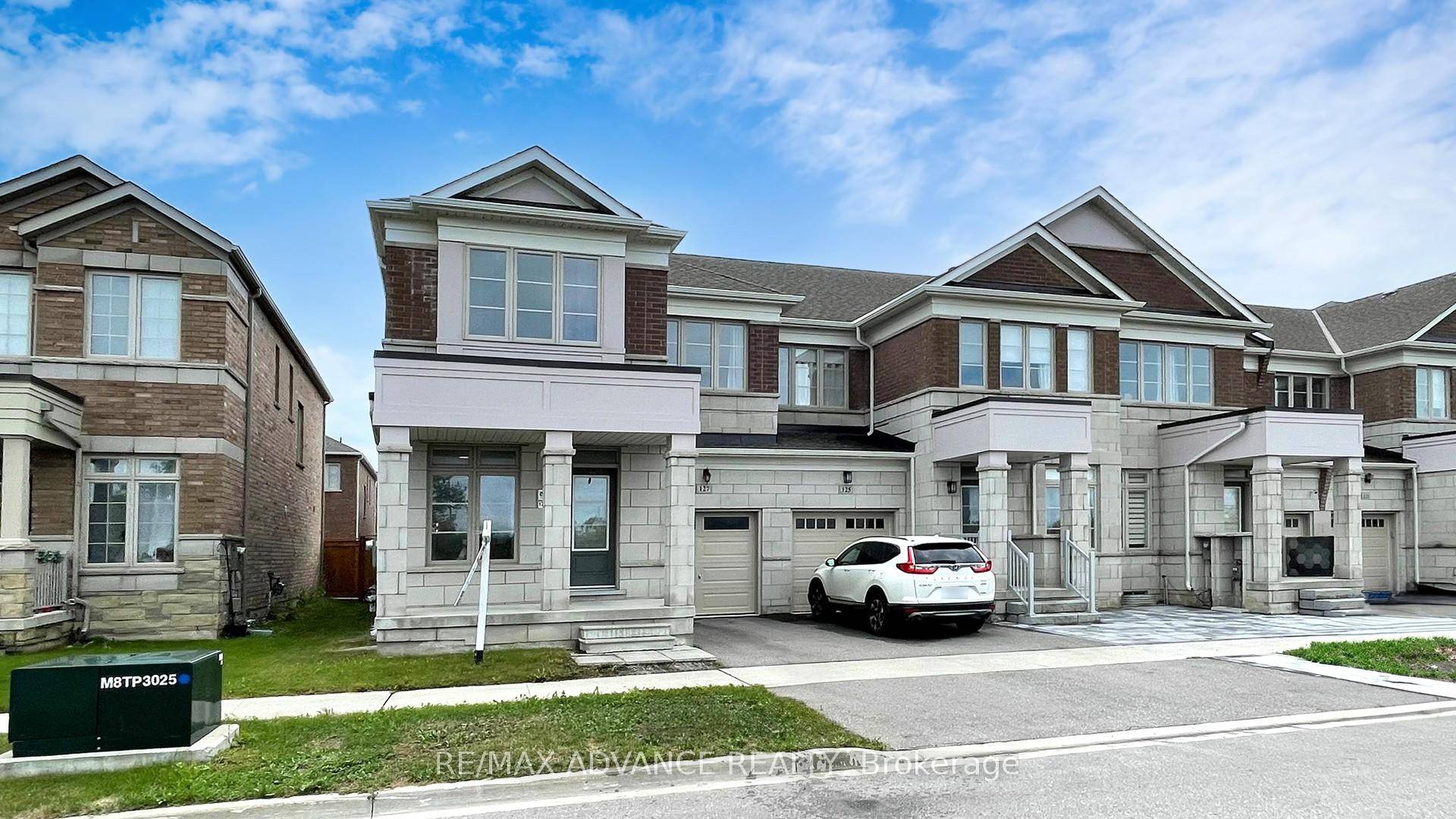 Beautifully designed 4 bedroom freehold townhome in sought after Box Grove, Markham !