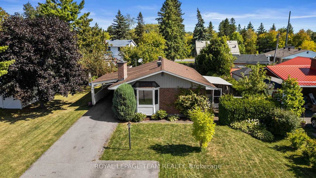 Welcome to this timeless family home tucked away on a quiet crescent !