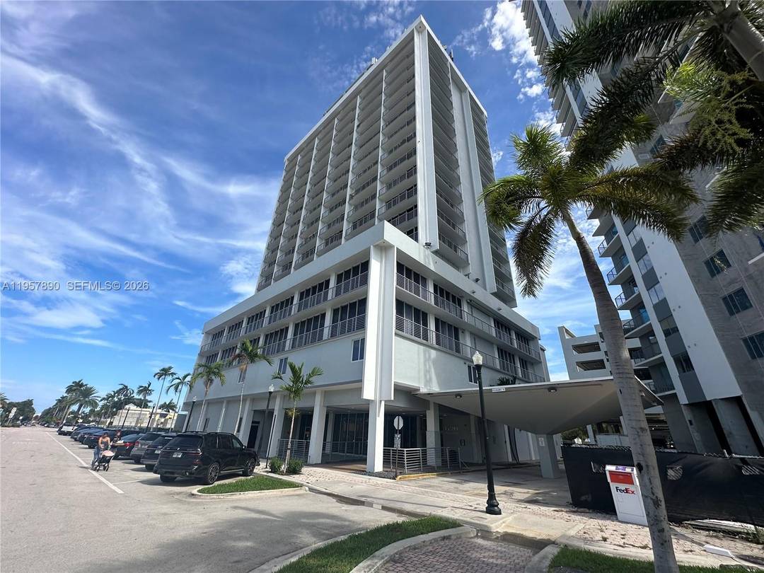 Unit 7A is a full floor, vacant office condominium located at 1720 Harrison Street in the heart of Downtown Hollywood on Young Circle.