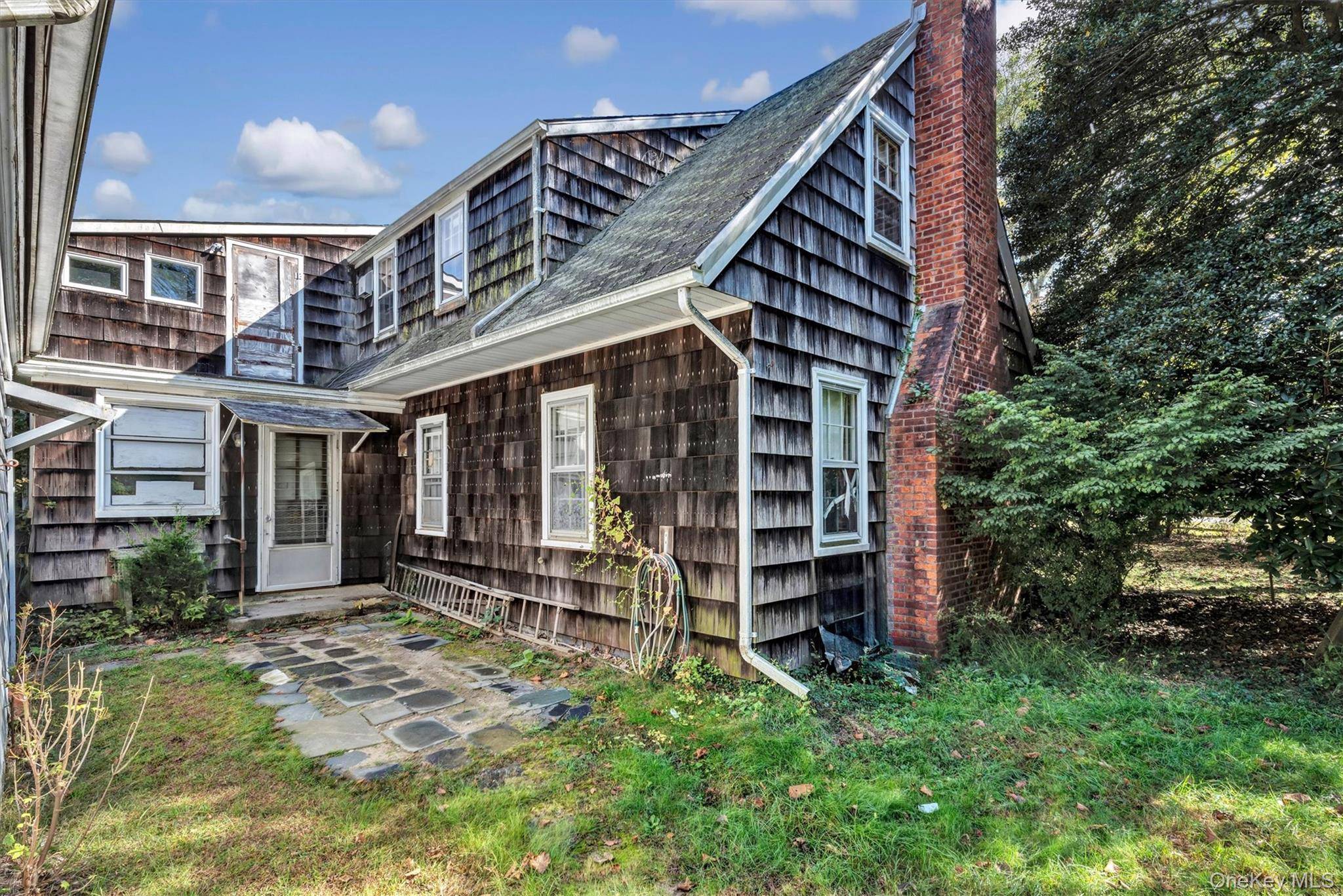 2 Bedroom, 2 Bath Home on a Rare 0.
