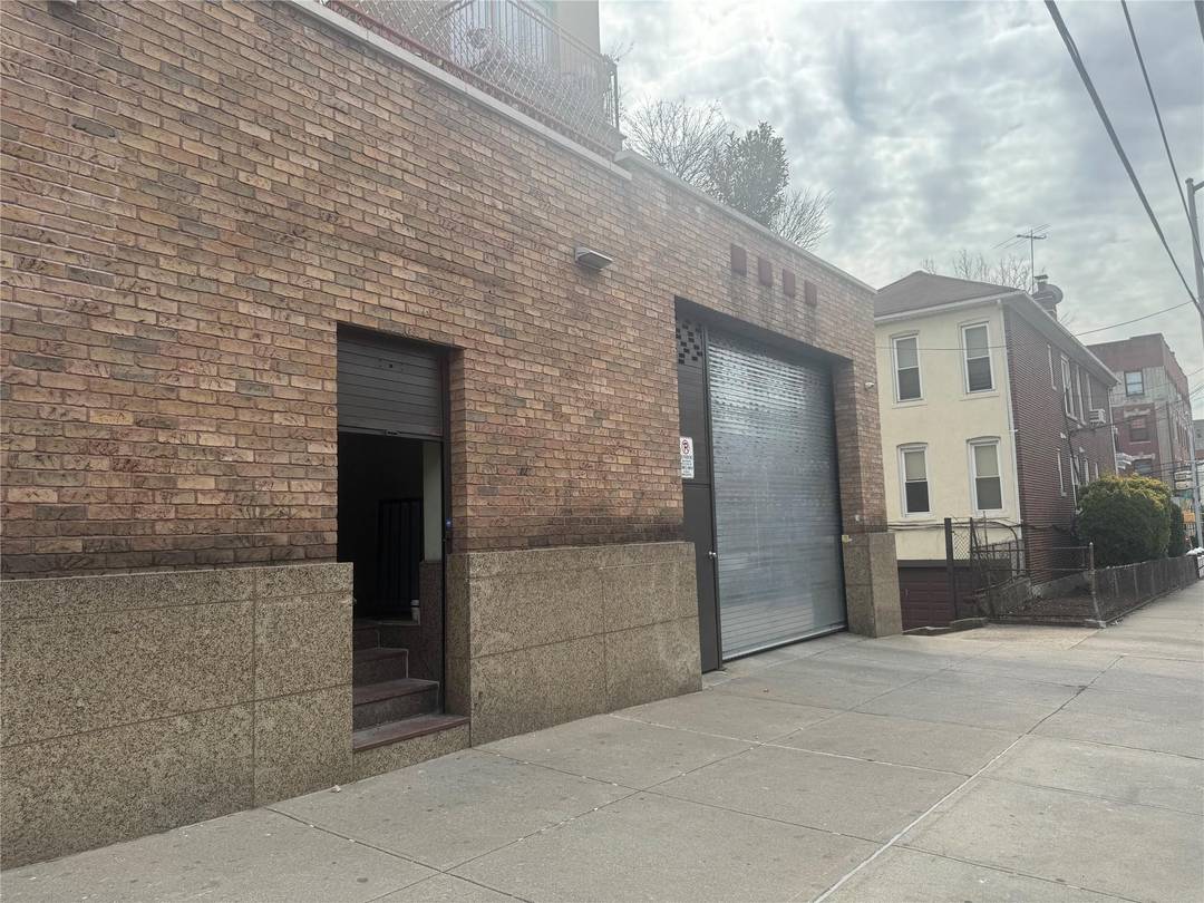 Prime 3, 000 SQFT community facility space available for rent in the heart of Astoria !