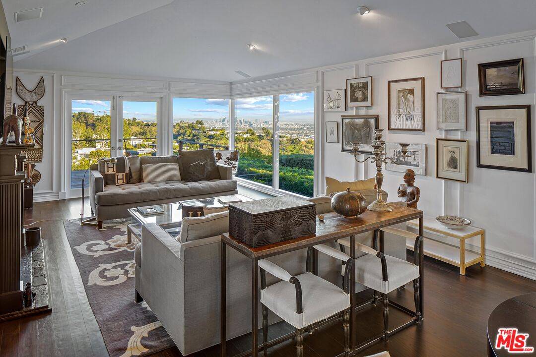 1612   Gilcrest Dr 2.0 Beverly Hills Post Office | B.H.P.O. LA
