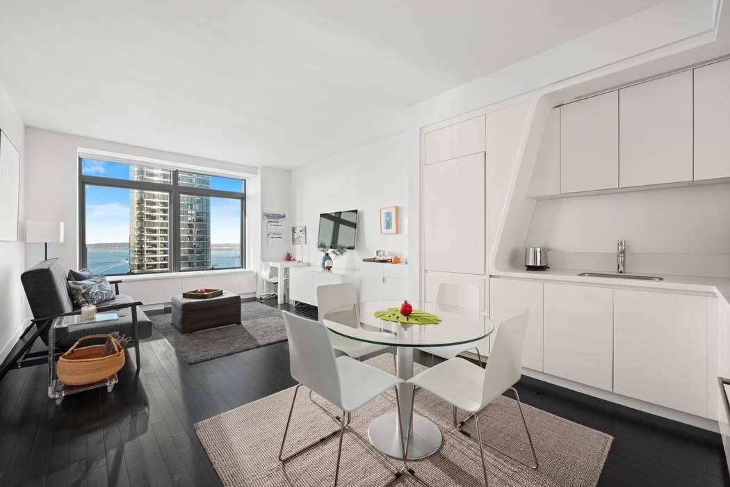 Welcome to 123 Washington a stunning condominium in the vibrant heart of Manhattan.