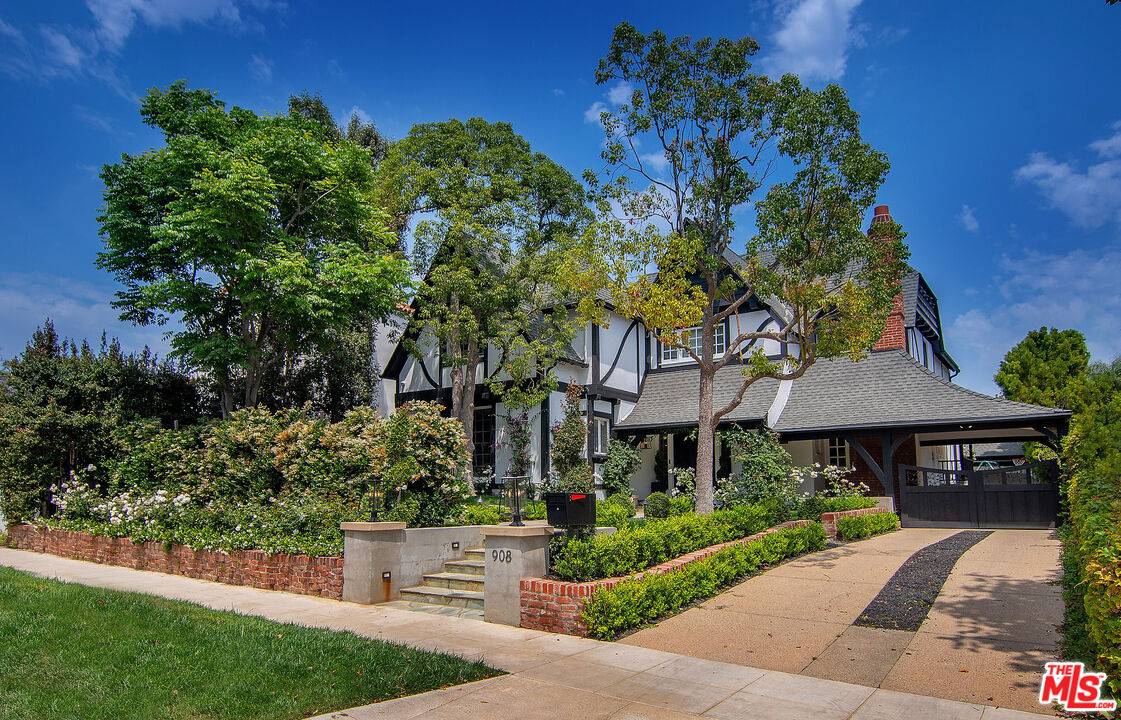 908 Malcolm Ave 5BR Westwood La
