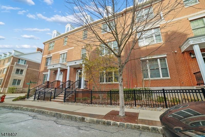 Located in the heart of Livingston Town Center, 54 Carillon Cir offers a rare opportunity to live in the top ranked school District, with direct access to Town Center's shops, ...