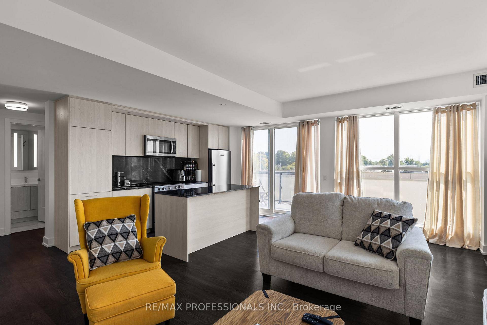 Step into your next chapter at Auberge on the Park, a bright and spacious 1, 100 sq.