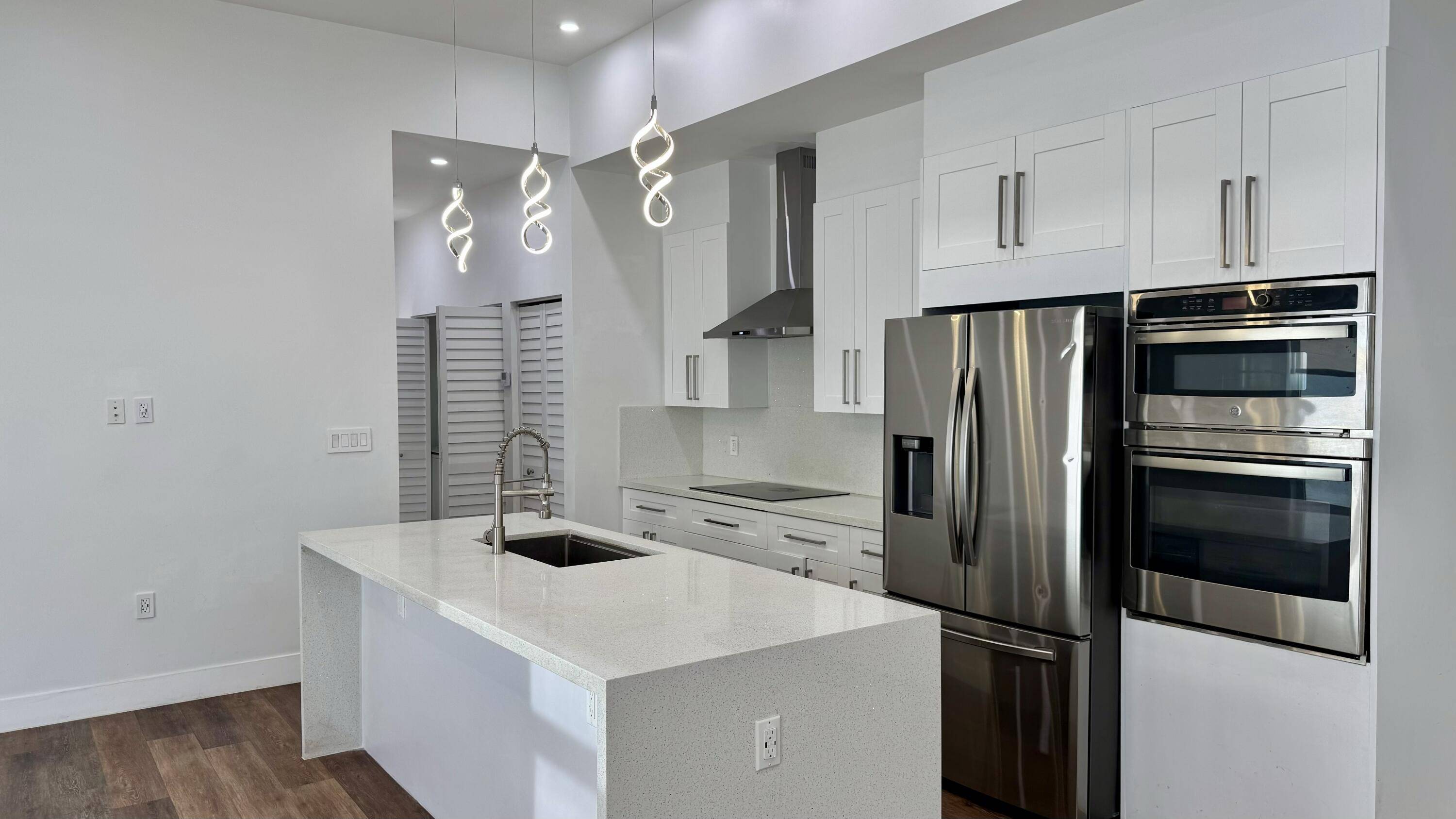 Welcome to this beautifully upgraded 2 bed, 2 bath unit in the heart of Hollywood !