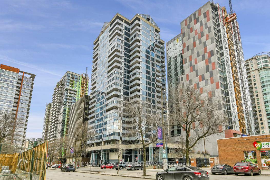 Discover luxury living in the heart of downtown with this stunning 2 bedroom, 2 bath unit boasting breathtaking views of the parliament buildings.