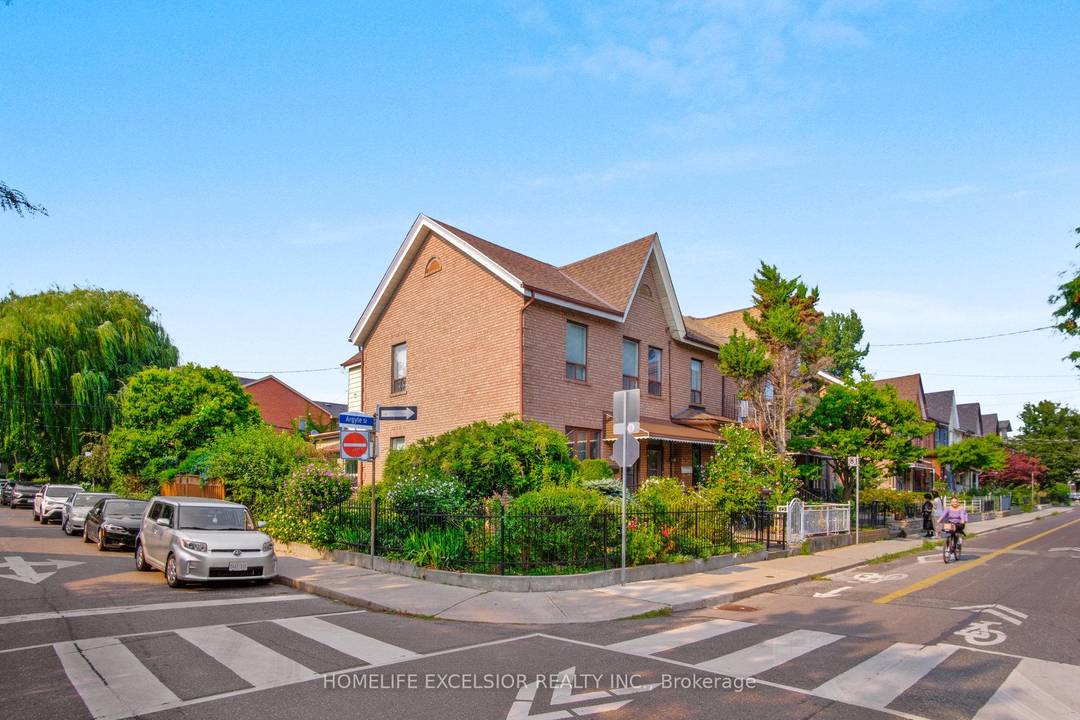 Rare Corner Semi in the Heart of Trinity Bellwoods !