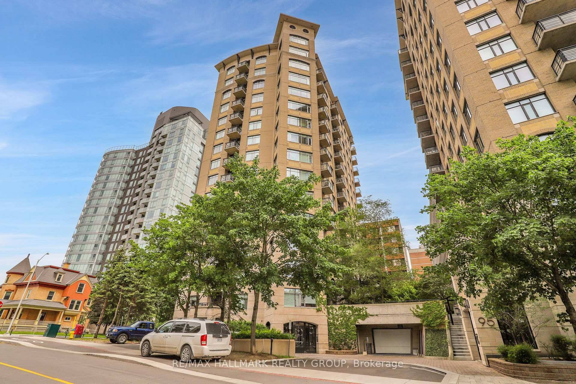 Experience luxury and space in this rare 3 bedroom or 2 bedroom plus den unit perched high above Ottawa's vibrant Centretown with stunning north west views of the Ottawa River ...
