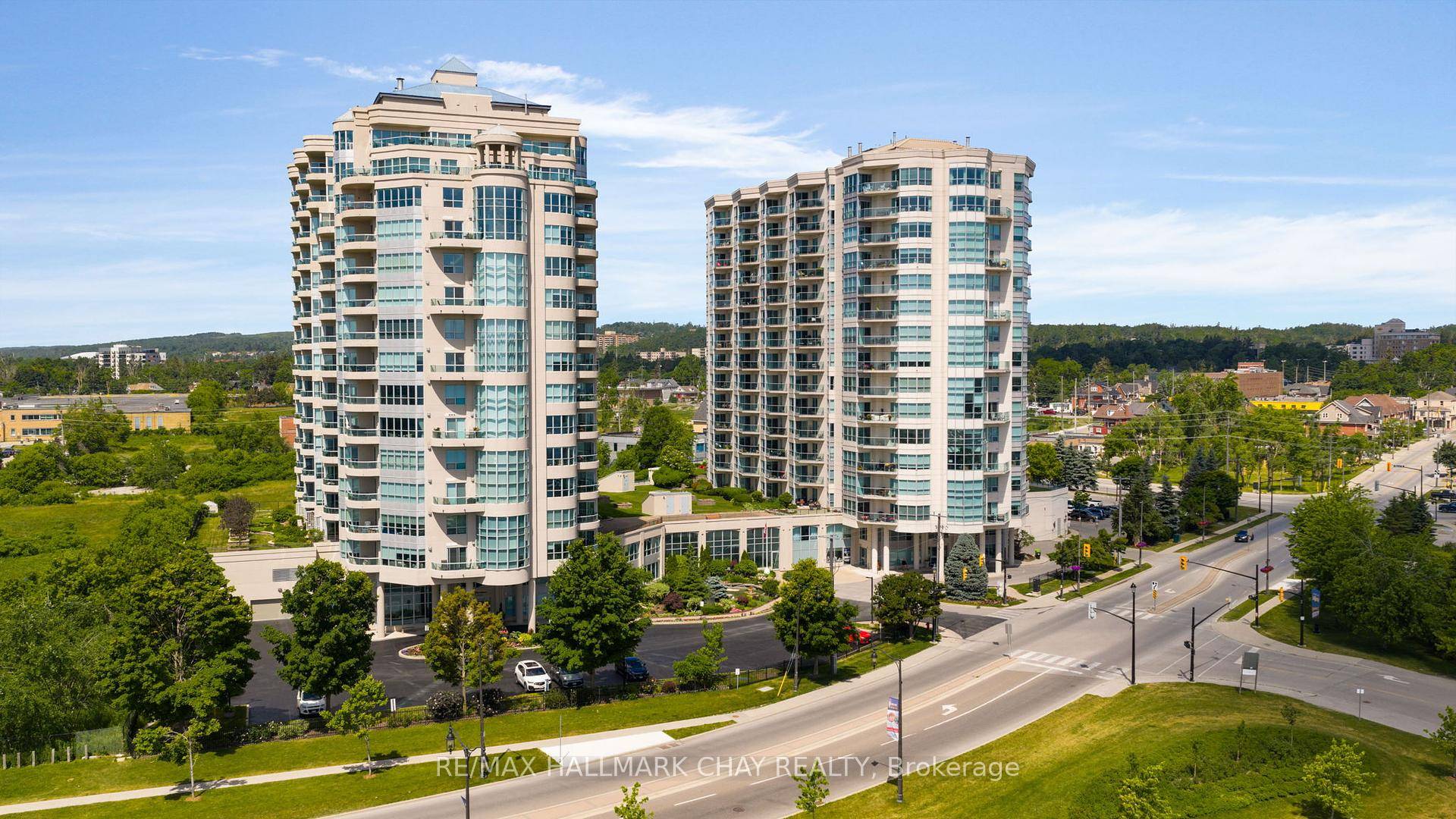 Welcome to 6 Toronto Street 1006 outstanding 1086 sq.