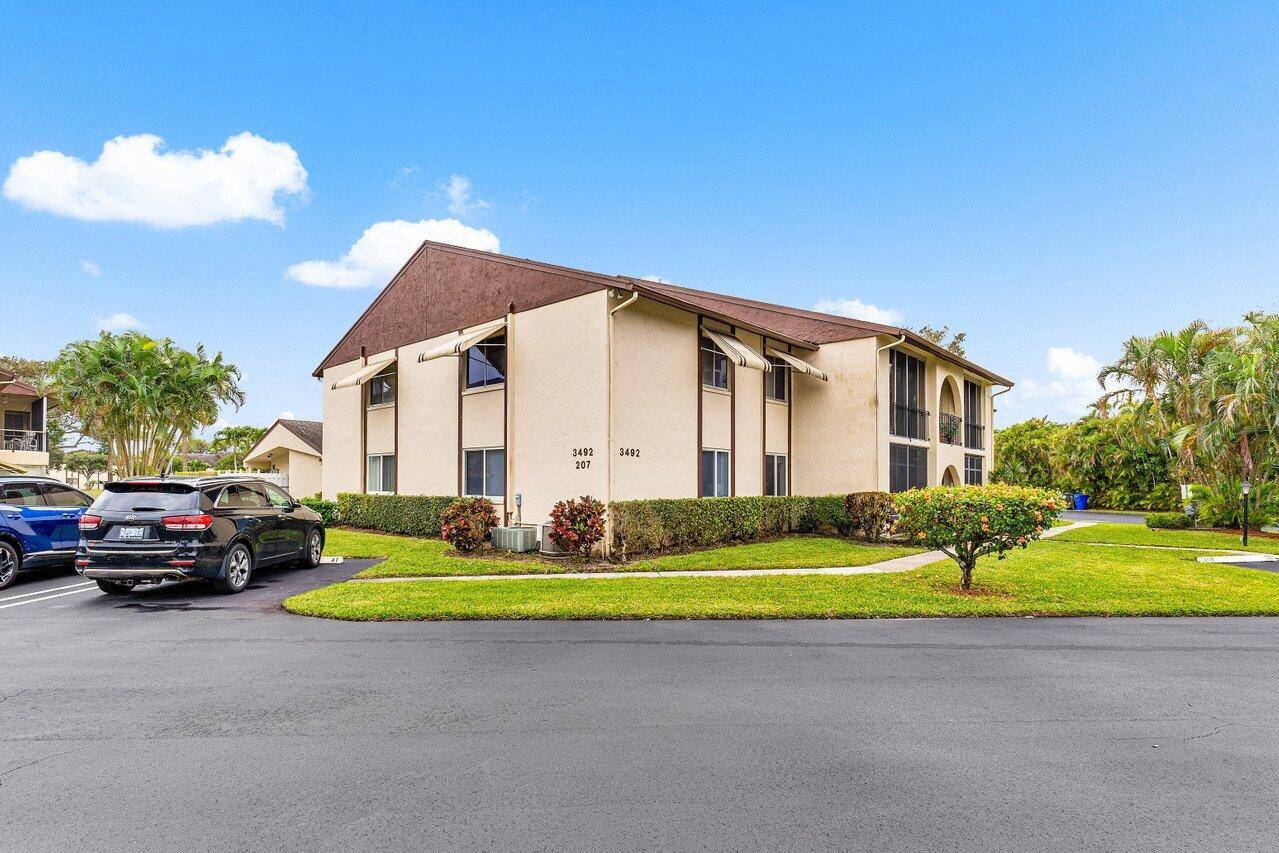 ADULT COMMUNITY 55, 1st floor, corner unit next to Clubhouse Pool.