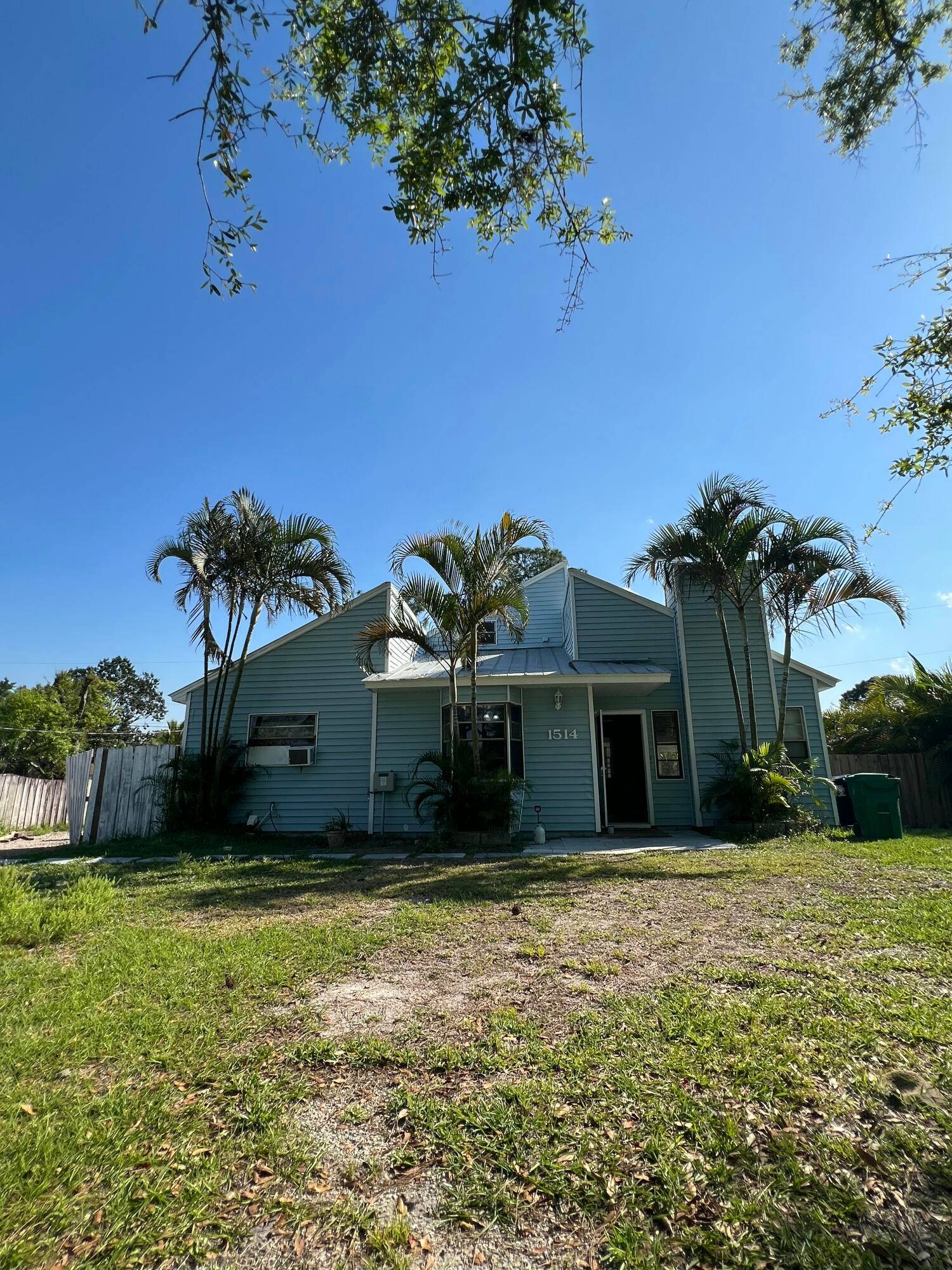 Two story Victorian Style House, Great Location steps to Walmart, Sam's Home depot, shops and more.