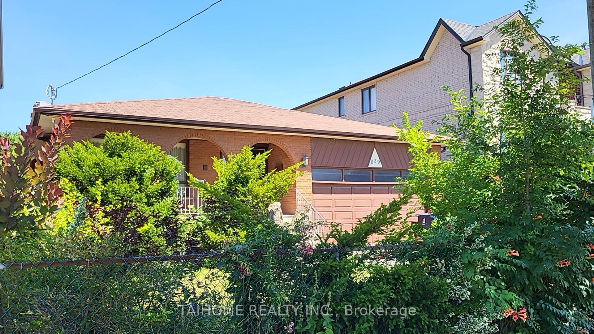 The Best Arts High School In Toronto amp ; Canada Etobicoke School of the Arts District Discover living in this unique home nestled in the Heart Of Etobicoke District An ...