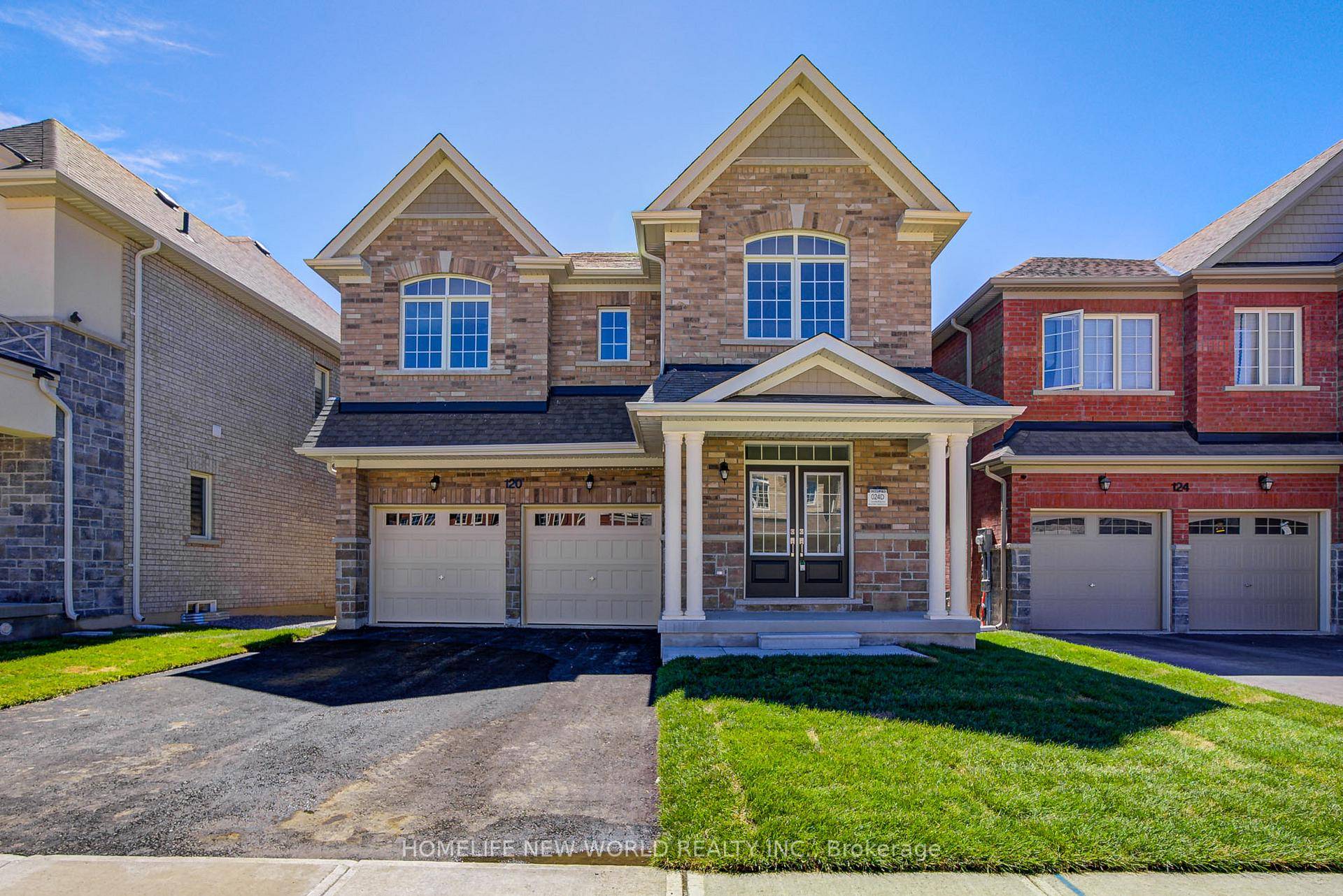 Convenience Location By Leslie St At Queensville !