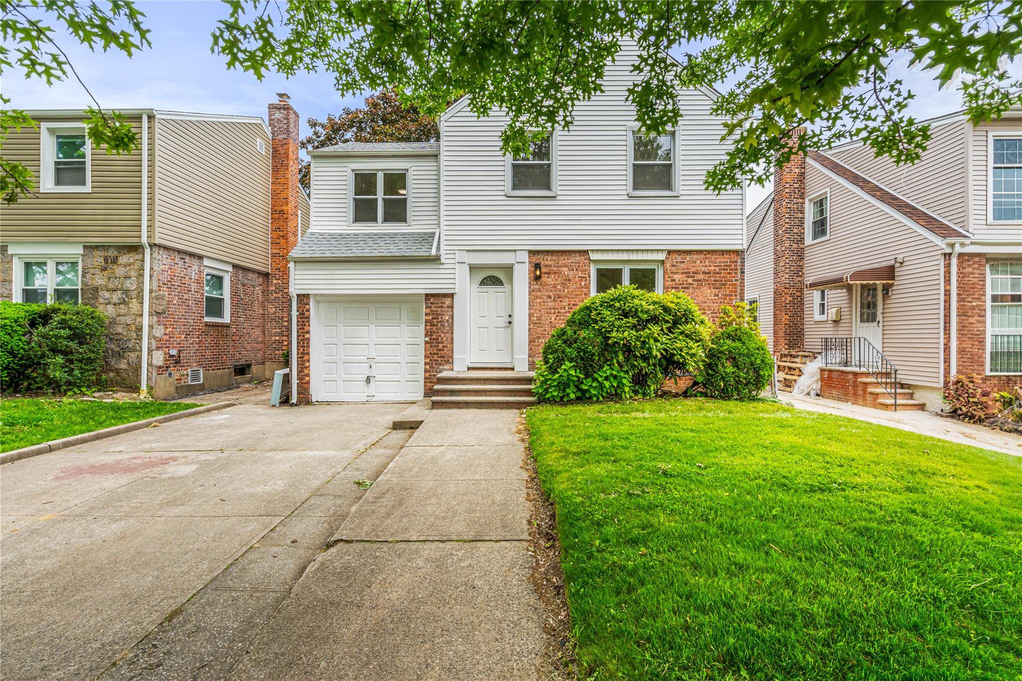 Turnkey Colonial in Prime Bayside Location Just Bring Your Toothbrush !